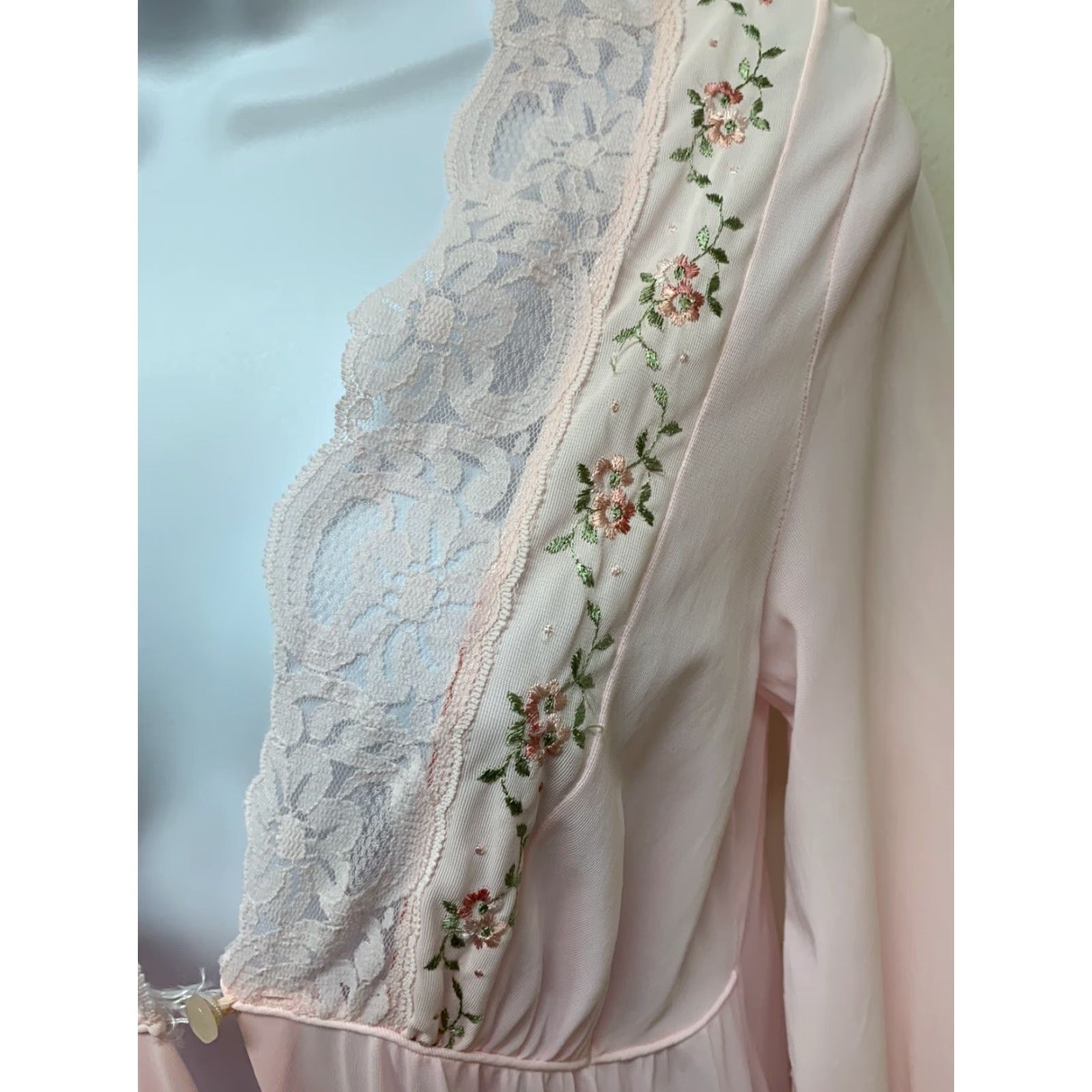 Bell VINTAGE Pink Bell Sleeve Silky Nylon Lace Embroidered Floral Peignoir Robe M Size ONE SIZE - 6 Thumbnail