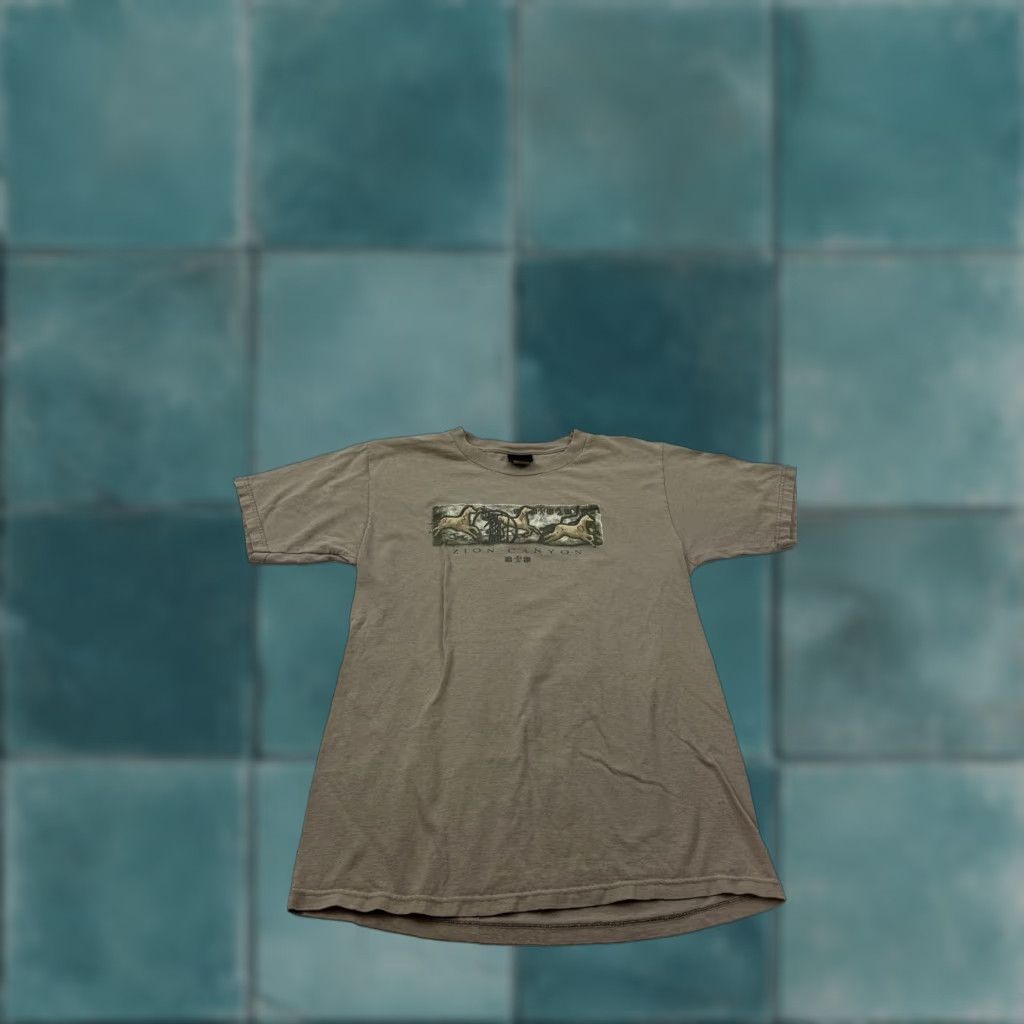 Vintage VINTAGE Prairie Mountain Zion Canyon Shirt Mens Large Beige Horse Tee Made USA Size US L / EU 52-54 / 3 - 1 Thumbnail