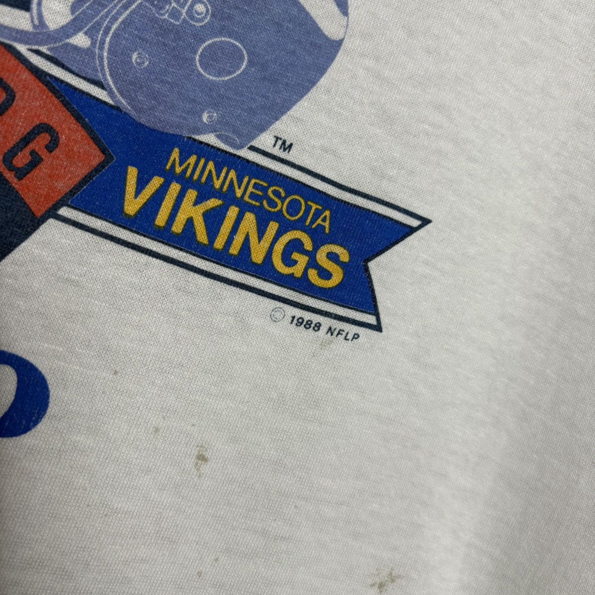 NFL × Vintage Vintage 80s NFL Bears Vs Vikings Volvo T-Shirt Size US XL / EU 56 / 4 - 5 Thumbnail