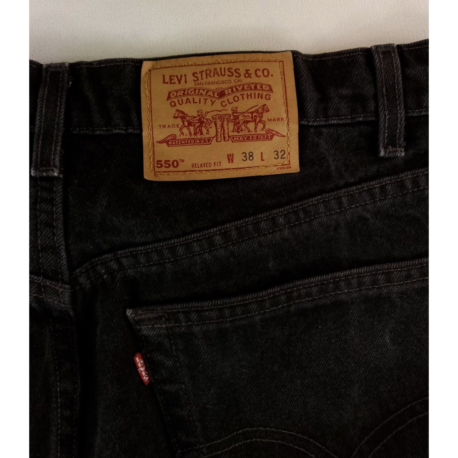 Levi's VINTAGE Levi's 550 Jeans Mens Black Made USA 37x32 Inseam 32 Tapered 90s VTG 38x32 Actual Size US 37 - 2 Thumbnail