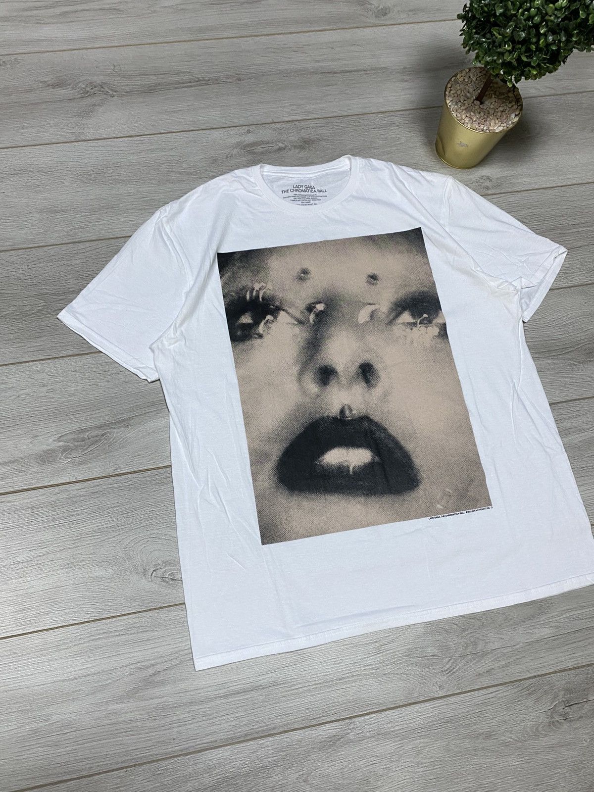 Band Tees Vintage Lady Gaga tour face big print Tee 2022 Size US XL / EU 56 / 4 - 6 Thumbnail
