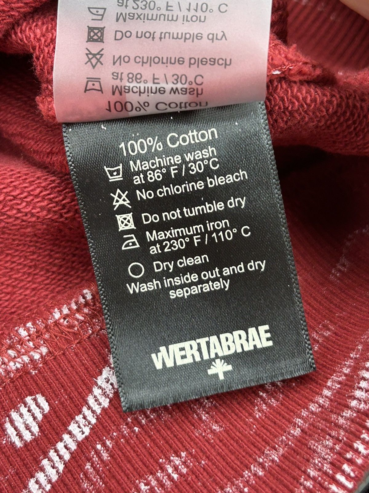 Vertabrae Endless supply Vertabrae red distressed zip up Size US L / EU 52-54 / 3 - 4 Thumbnail