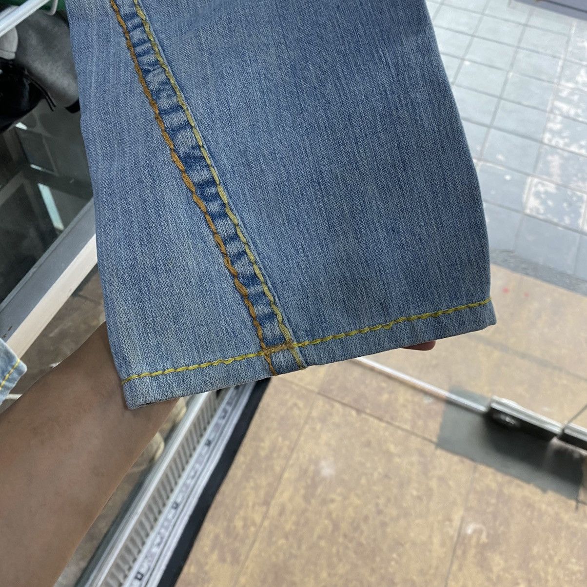 True Religion 2000s True Religion Joey Super T Bold Stitch Flared Jeans Size US 34 / EU 50 - 9 Thumbnail