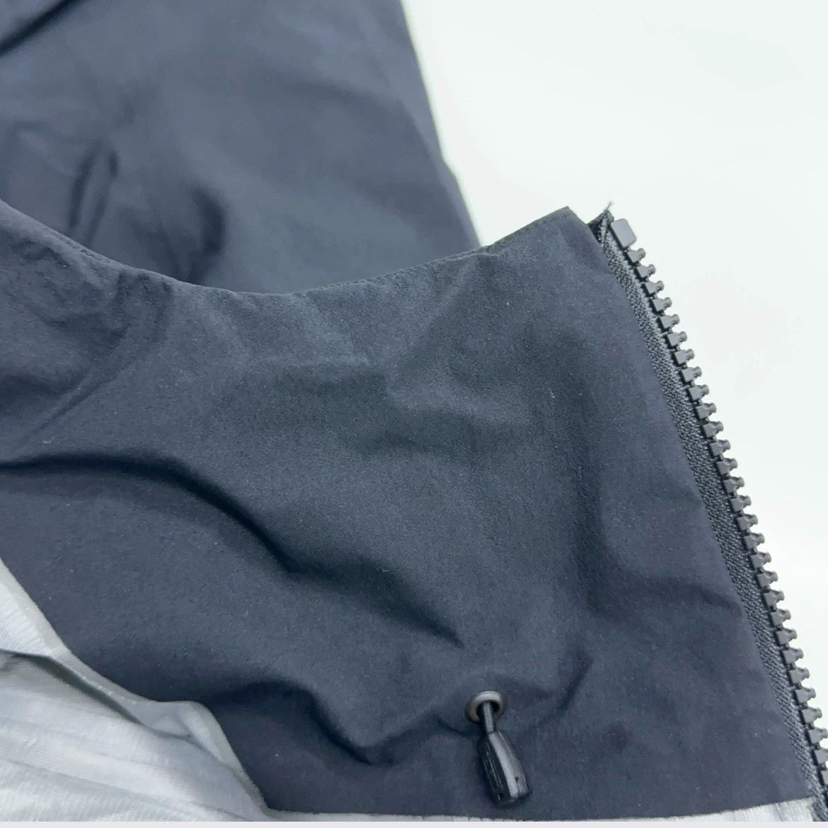 Arc'teryx Arcteryx Sawyer Coat GTX L Minor Flaw at P78 With Tags Size US L / EU 52-54 / 3 - 7 Thumbnail