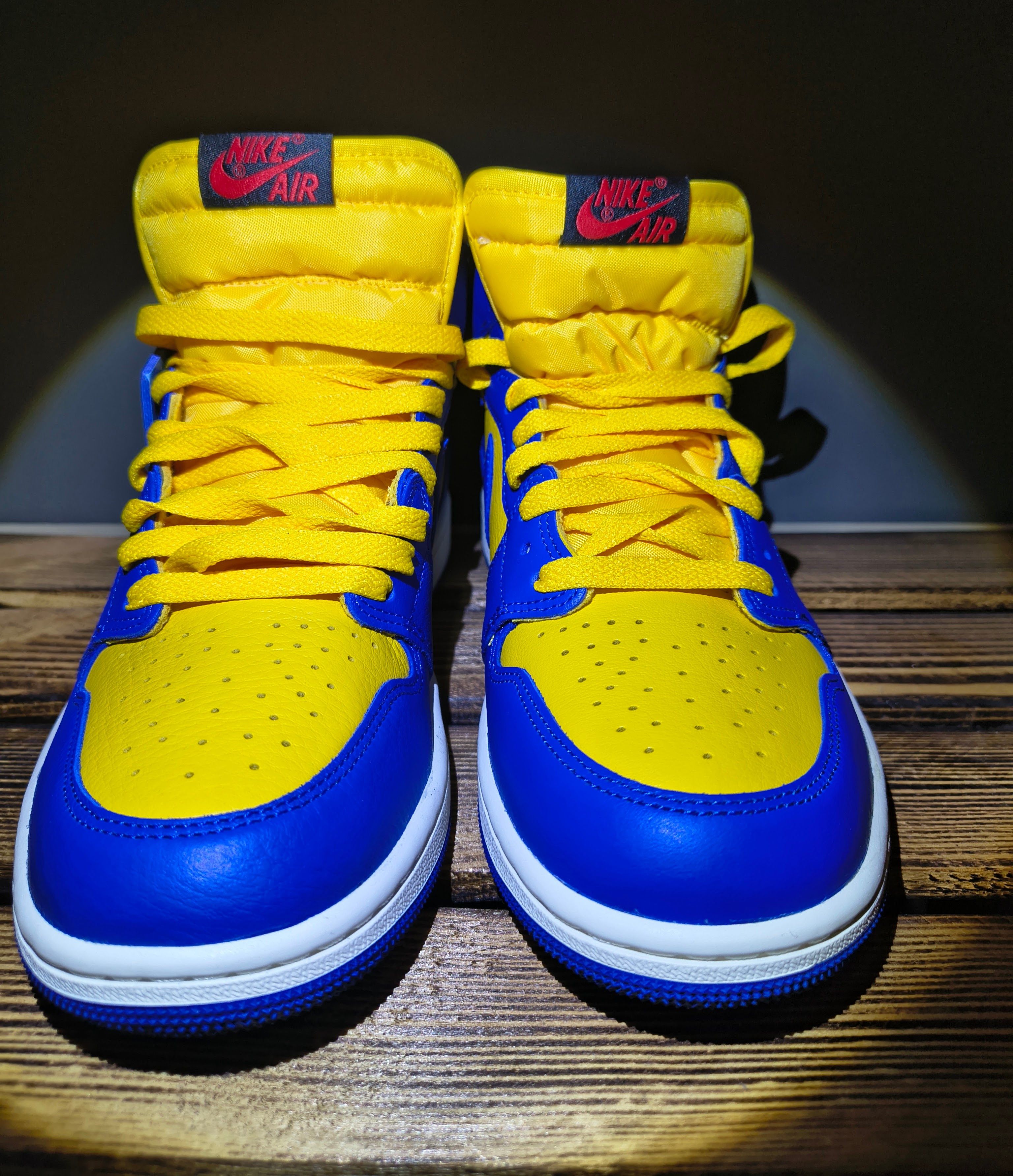 Nike Nike Women's Air Jordan 1 Retro High OG "Reverse Laney" - DS Size US 9.5 / IT 39.5 - 3 Thumbnail