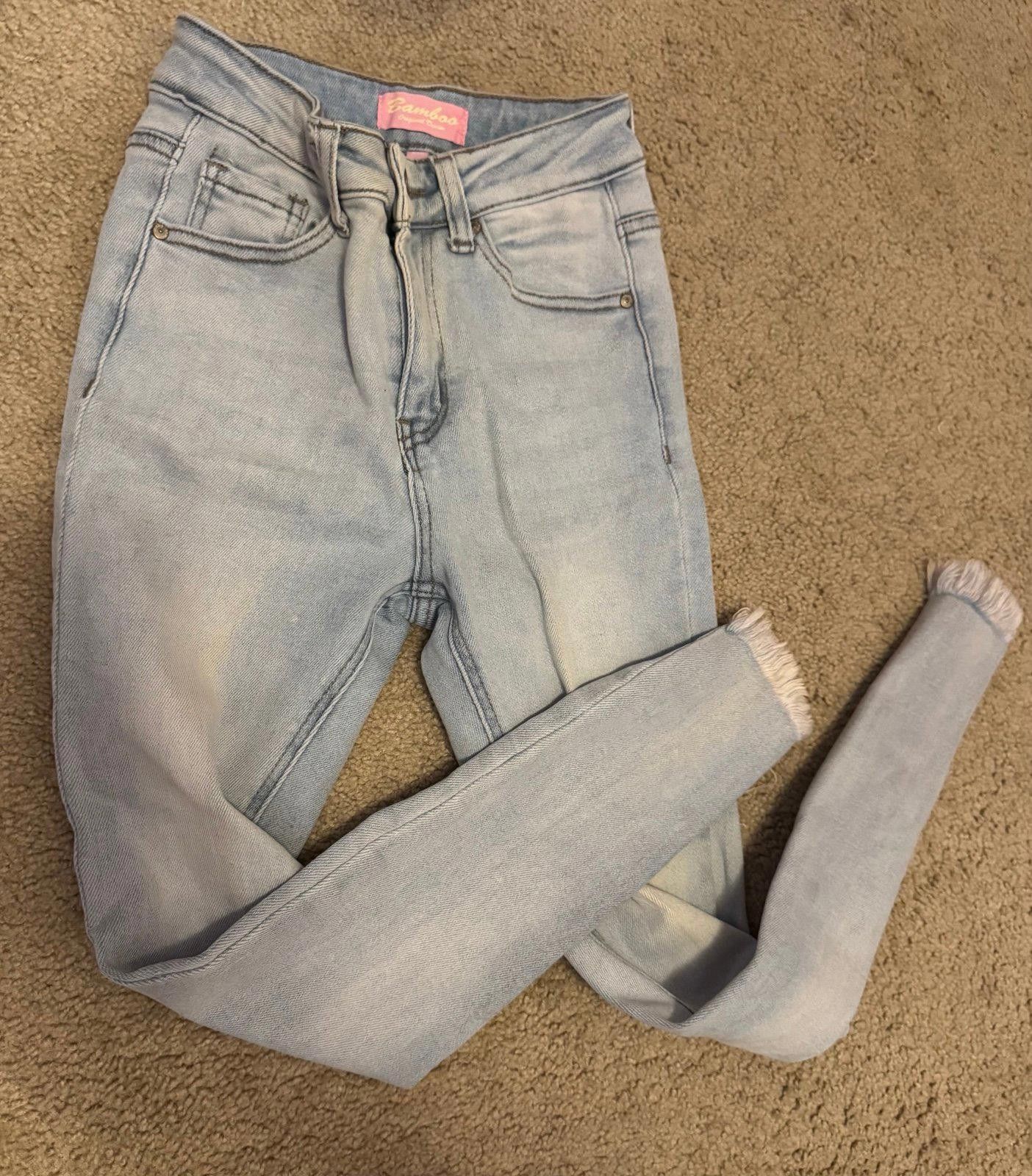 United Bamboo Light Denim Skinny Jeans Women’s Size 1 Size 25" / US 0 / IT 36 - 1 Thumbnail