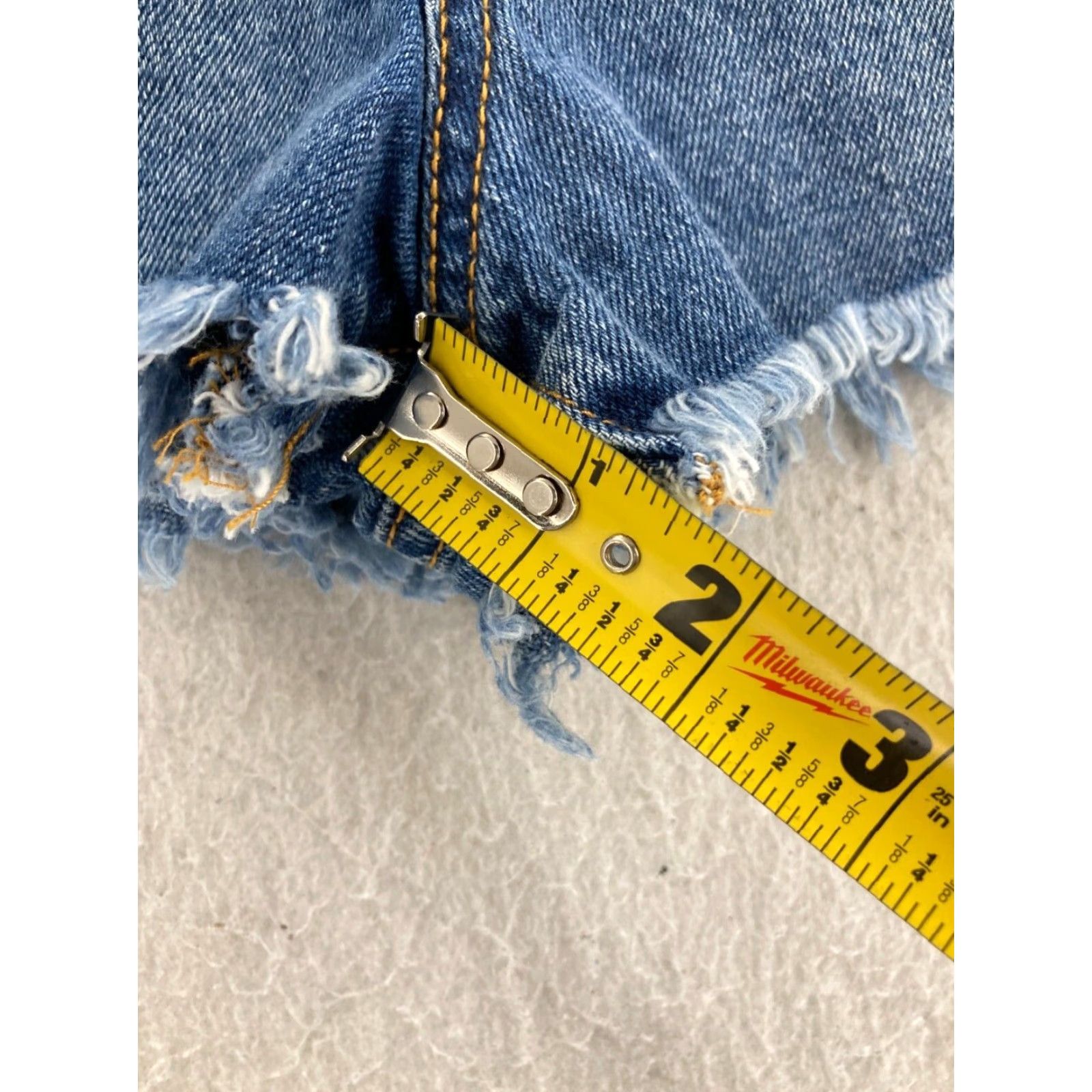 Forever 21 FOREVER 21 Shorts Womens 26 Blue Denim High Rise Zip Raw Hem NWT - 100% Cotton, Regular Fit, 26 in Waist, Blue, Denim, Hot Pants, Casual, Women, 90s? Size 26" / US 2 / IT 38 - 4 Thumbnail