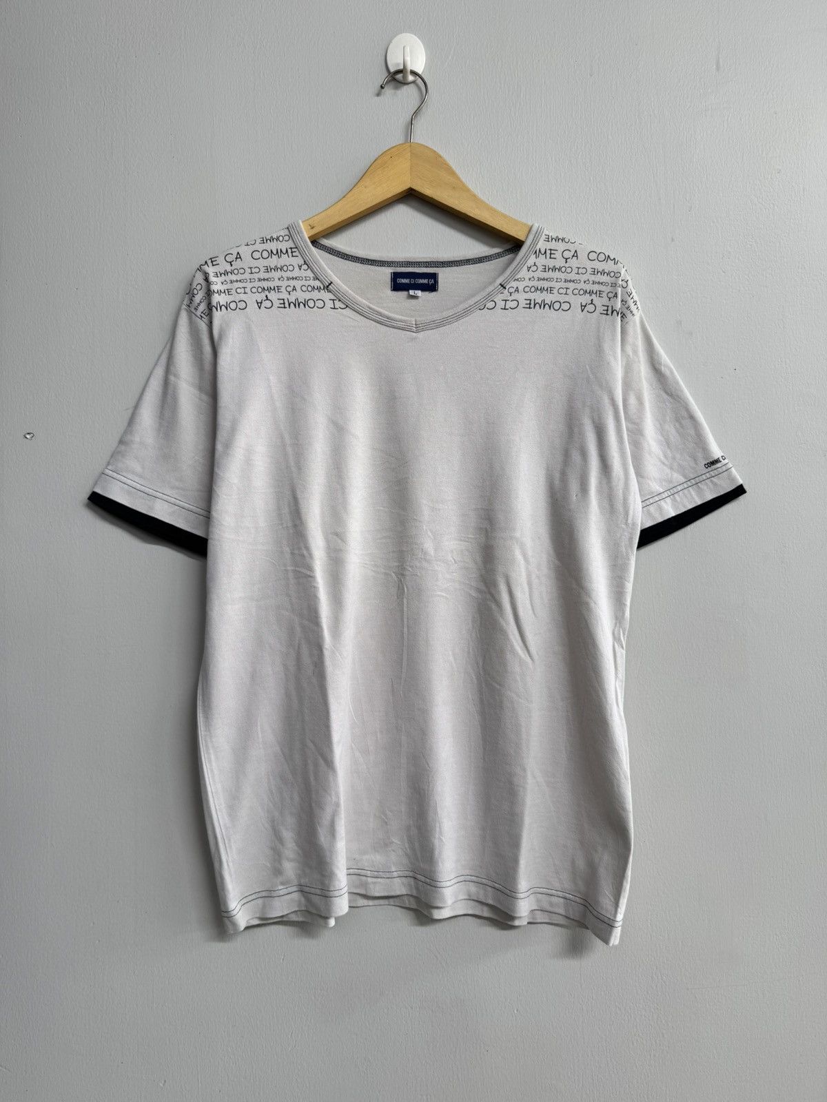 Comme Ca Ism COMME CI COMME CA V NECK T SHIRT WITH BLACK TRIM & TEXT Size US L / EU 52-54 / 3 - 1 Thumbnail