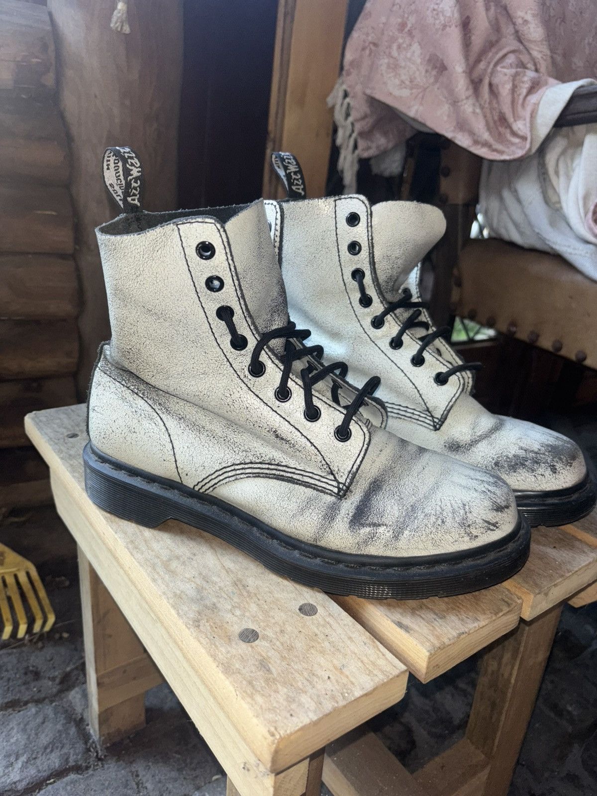 Dr. Martens Dr Martens Pascal 1460 B&W Cristal SuedeSoft crackle. Size US 12 / IT 42 - 1 Thumbnail