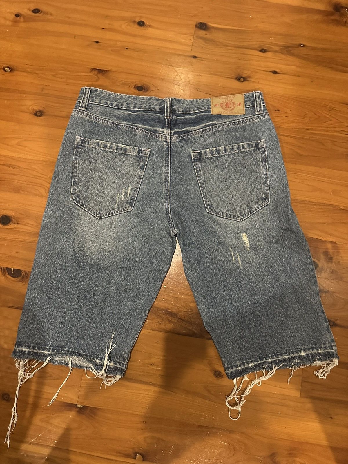 Japanese Brand Vintage Japanese Dragon Embroidered Denim Shorts Size US 38 / EU 54 - 2 Thumbnail