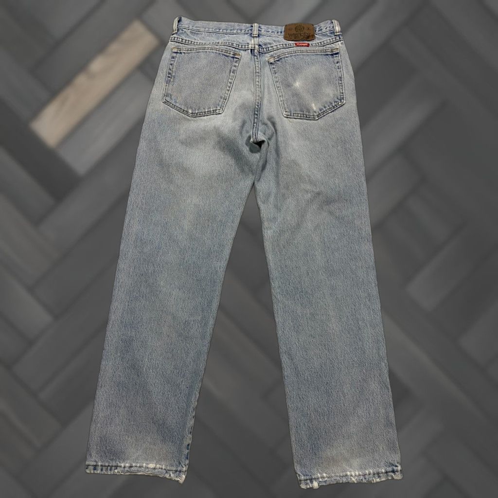 Wrangler VINTAGE Wrangler Jeans Mens 32x29 Blue Distressed Straight Light Wash - Wrangler Jeans Mens 32x29 Blue Distressed Straight Light Wash Size US 32 / EU 48 - 1 Thumbnail
