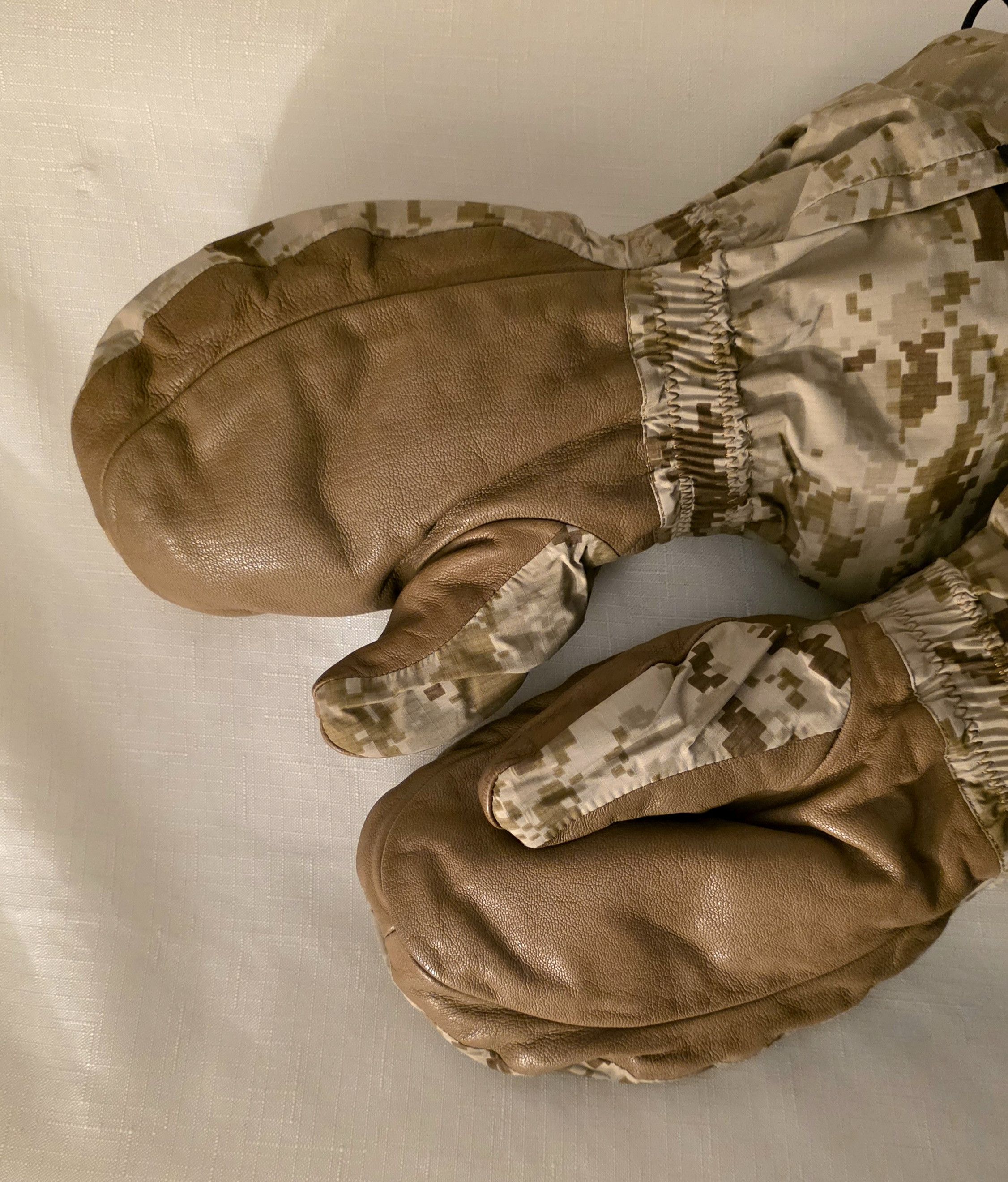 Outdoor Research Outdoor Research Firebrand SZ Large Mitts Gore-Tex Size ONE SIZE - 12 Thumbnail