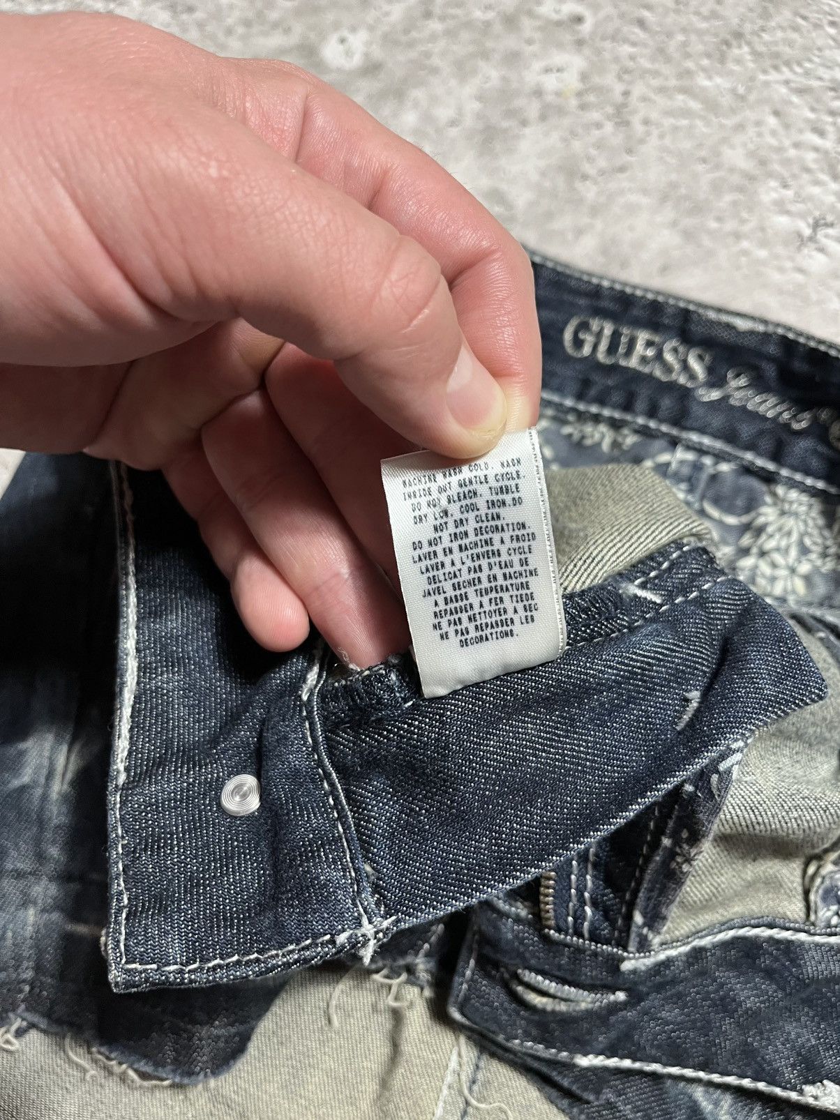 Guess × Vintage Y2K Guess Jeans Peace Patch Mini Denim Skirt Size M Size 30" / US 8 / IT 44 - 17 Thumbnail