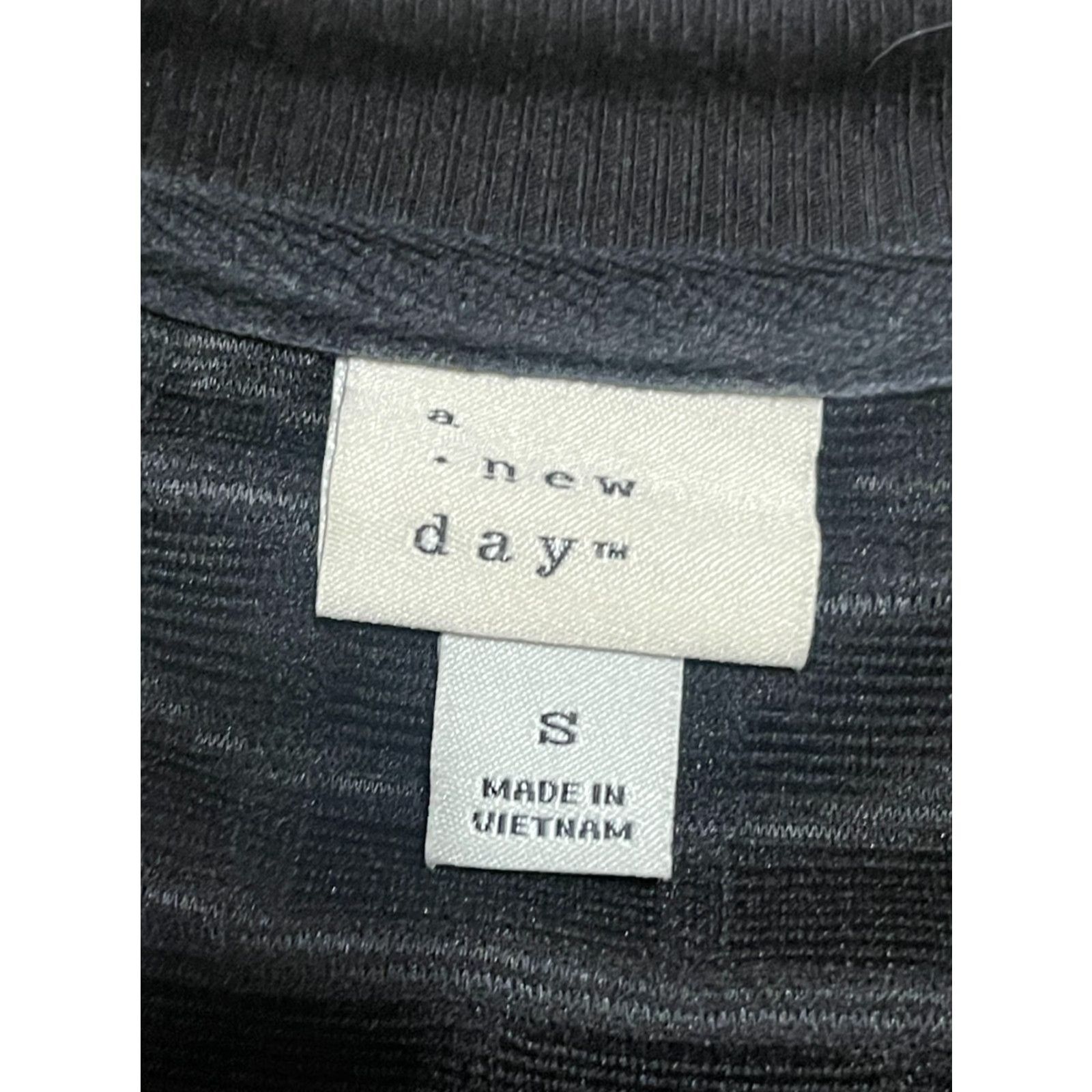 Vintage A New Day Shirt Women’s Size Small Black Textured Short Sleeve Shirt Casual Modern Version: T-Shirt (No N/A) Size S / US 4 / IT 40 - 7 Thumbnail
