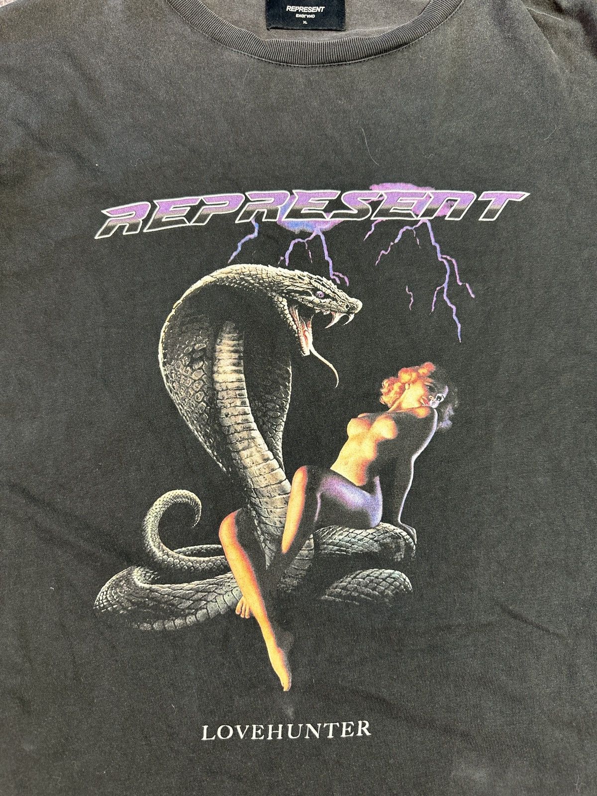 Represent Clo. Represent Lovehunter Snake Girl Logo T-shirt Streetwear XL Size US XL / EU 56 / 4 - 2 Thumbnail