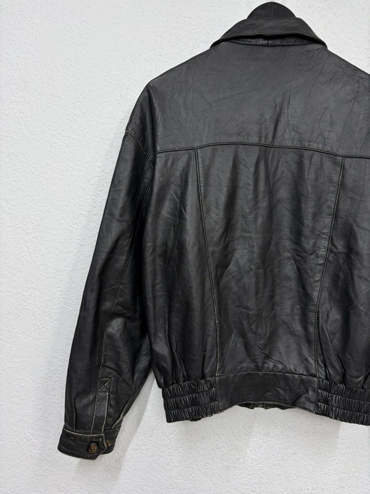 Valentino Vintage R.VALENTINO Black Leather Bomber Jacket Italy 90s Size US M / EU 48-50 / 2 - 9 Thumbnail