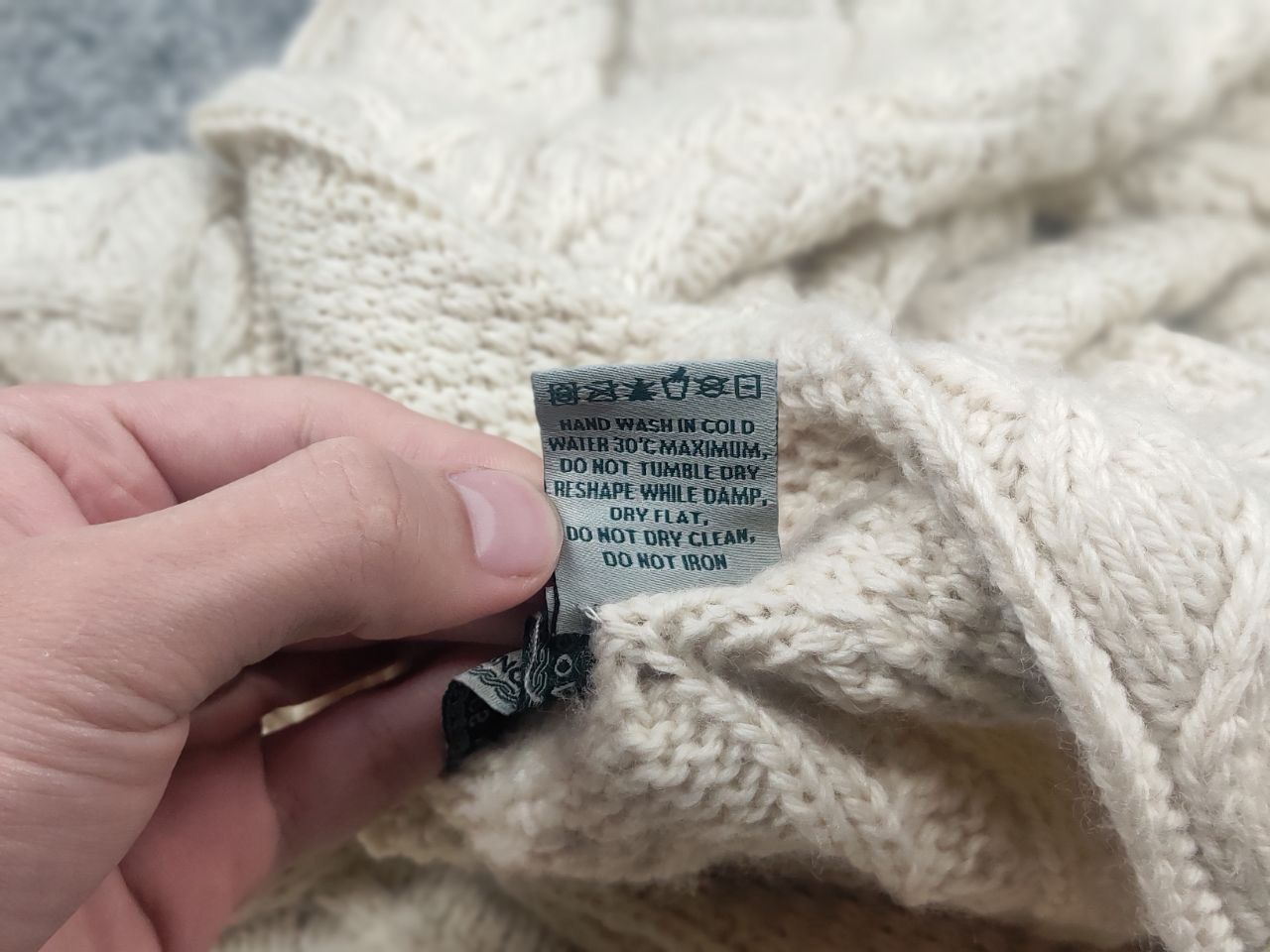 Aran Crafts Aran Crafts soft wool Cable Knit Cardigan Sweater Vintage Size L / US 10 / IT 46 - 14 Thumbnail
