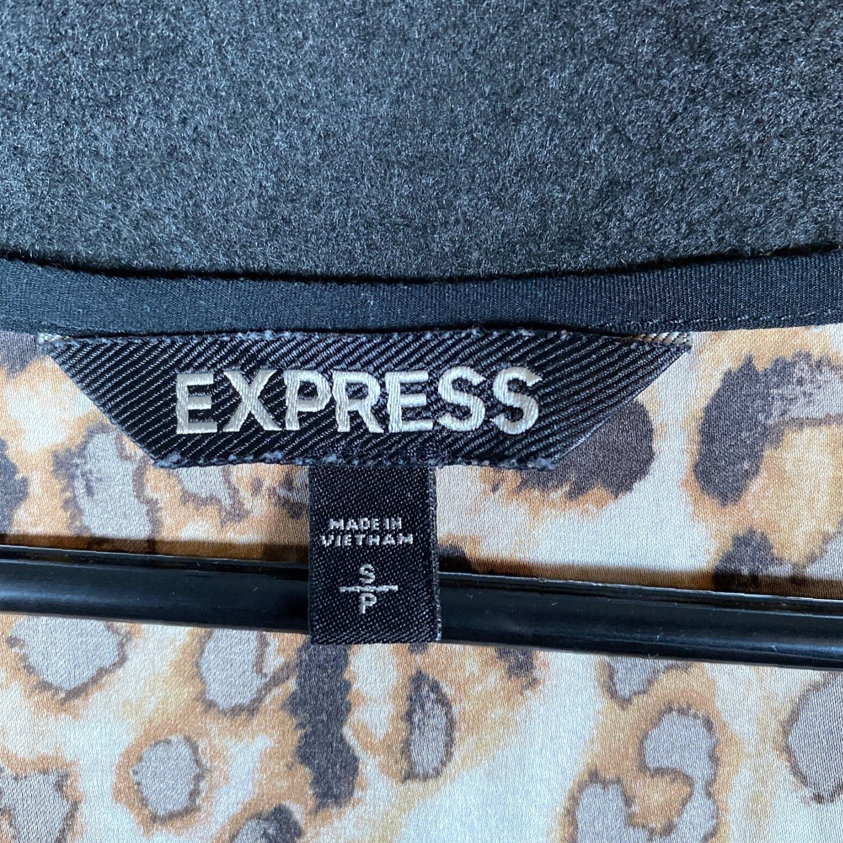 Express Express Blouse Womens Brown Cheetah Print V-Neck Cap Sleeve Stretch Small Size S / US 4 / IT 40 - 4 Thumbnail