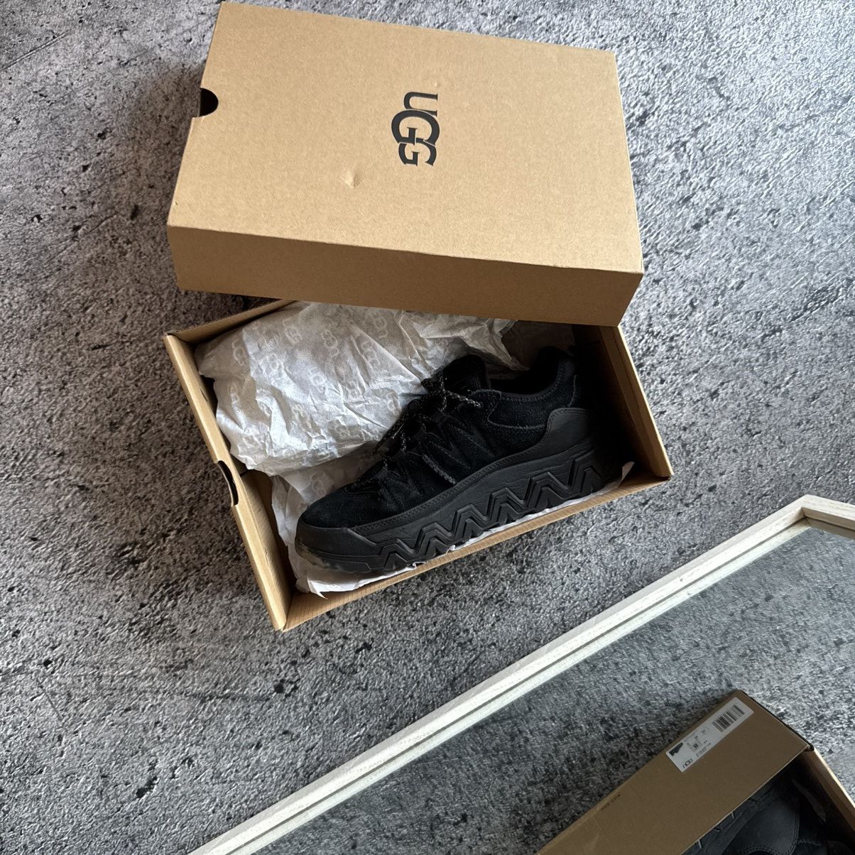 Ugg Ugg captrail low womens size 8 black Size US 8 / IT 38 - 1 Thumbnail