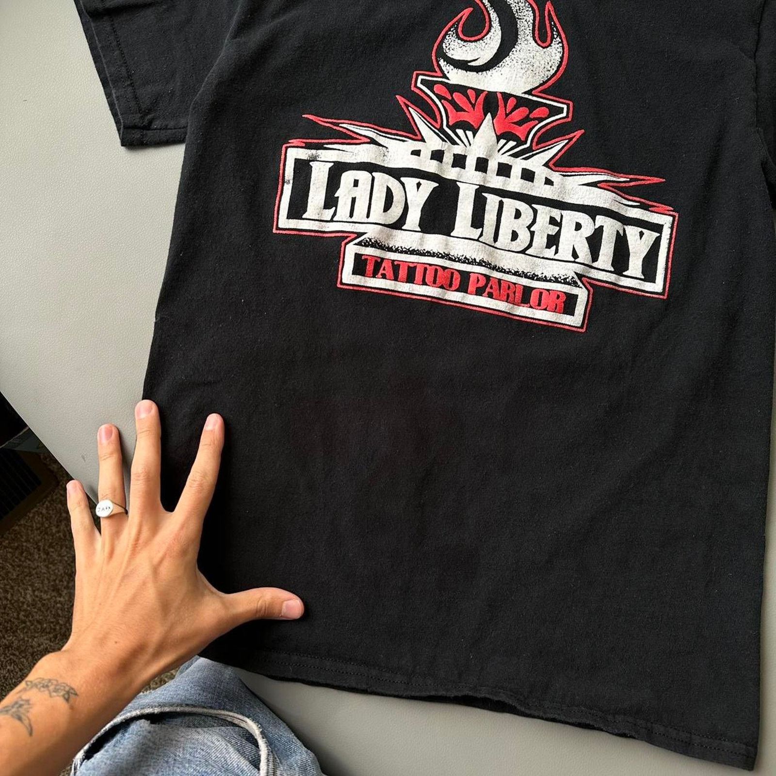 Vintage 2000s Vintage Tattoo Shop Parlor Faded Fityed Graphic Tee Size US S / EU 44-46 / 1 - 3 Thumbnail