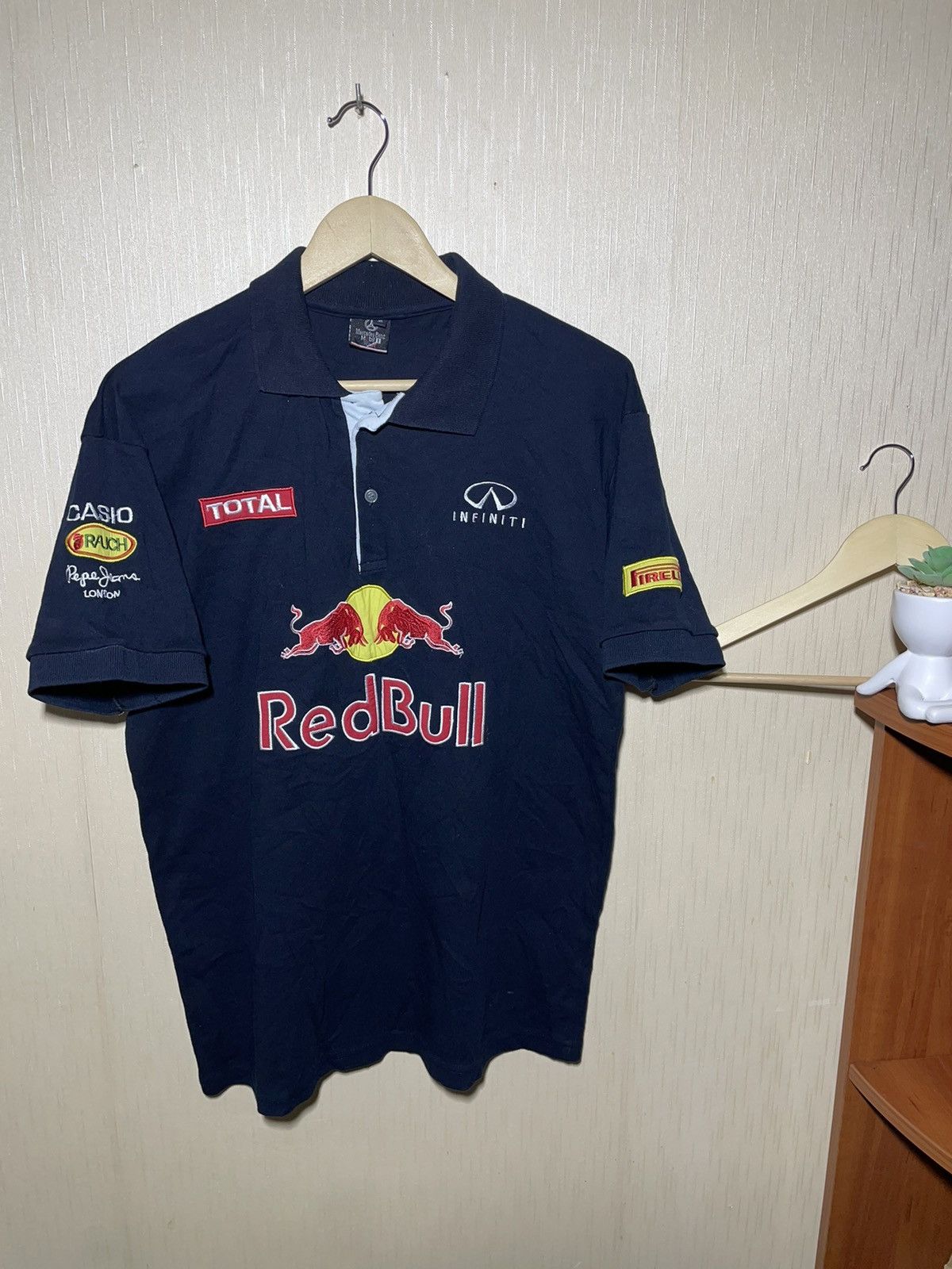 Vintage Infiniti red bull vintage racing T shirt streetwear Size US XL / EU 56 / 4 - 1 Thumbnail