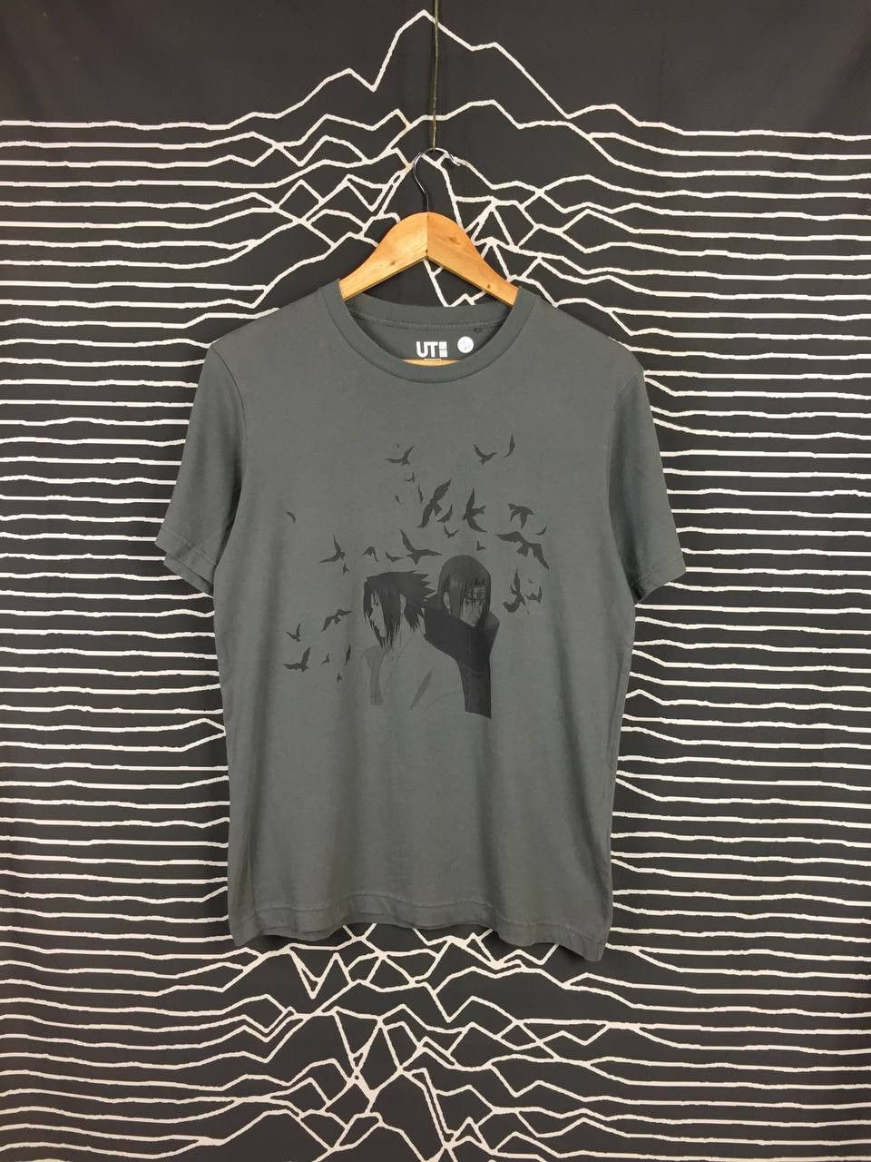Anime × Japanese Brand × Uniqlo Uniqlo X Naruto Manga UT Sasuke & Itachi Uchiha Graphic Tee Size US M / EU 48-50 / 2 - 1 Thumbnail