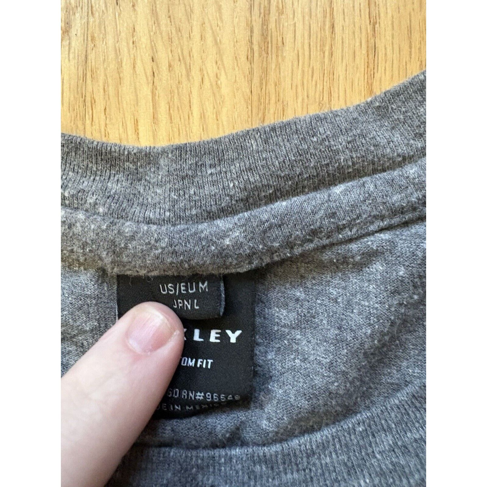 Oakley Vintage Y2K Oakley Shirt Mens M Gray Center Logo Medium Size US M / EU 48-50 / 2 - 4 Thumbnail