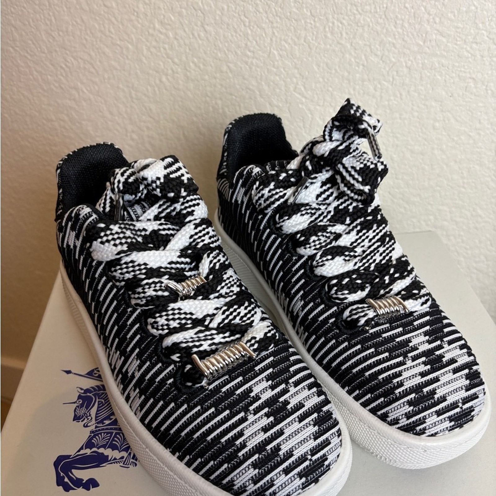 Burberry Burberry Box Check Knit Low-Top Sneakers 37 Size US 7 / IT 37 - 2 Thumbnail