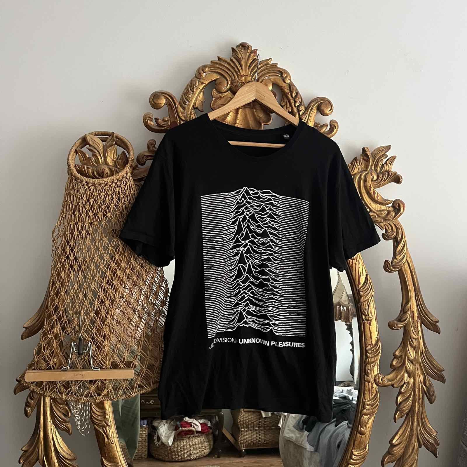 Band Tees Mens vintage Joy Division T Shirt rock band tee Sz XL Size US XL / EU 56 / 4 - 1 Thumbnail