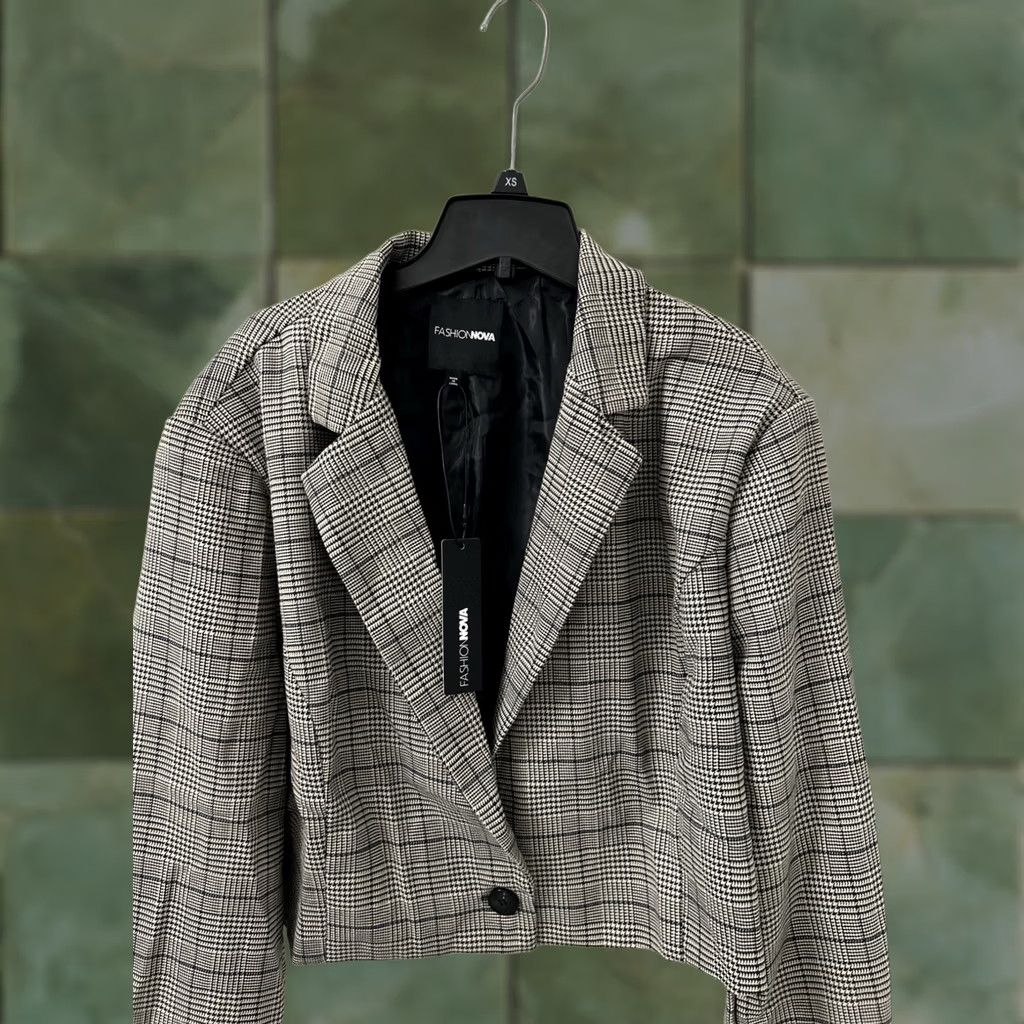 Fashion Nova Fashion Nova Cropped Blazer Womens 2X Gray Plaid Houndstooth Juliet Jacket Size XXL / US 16-18 / IT 52-54 - 1 Thumbnail