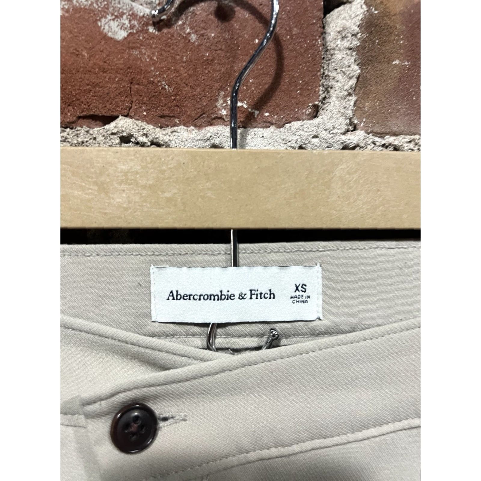 Abercrombie & Fitch Abercrombie & Fitch Womens Ivory Pleated Cropped Chino Pants XS Size Cropped Ivory Chino Pants Women XS Size 26" / US 2 / IT 38 - 3 Thumbnail