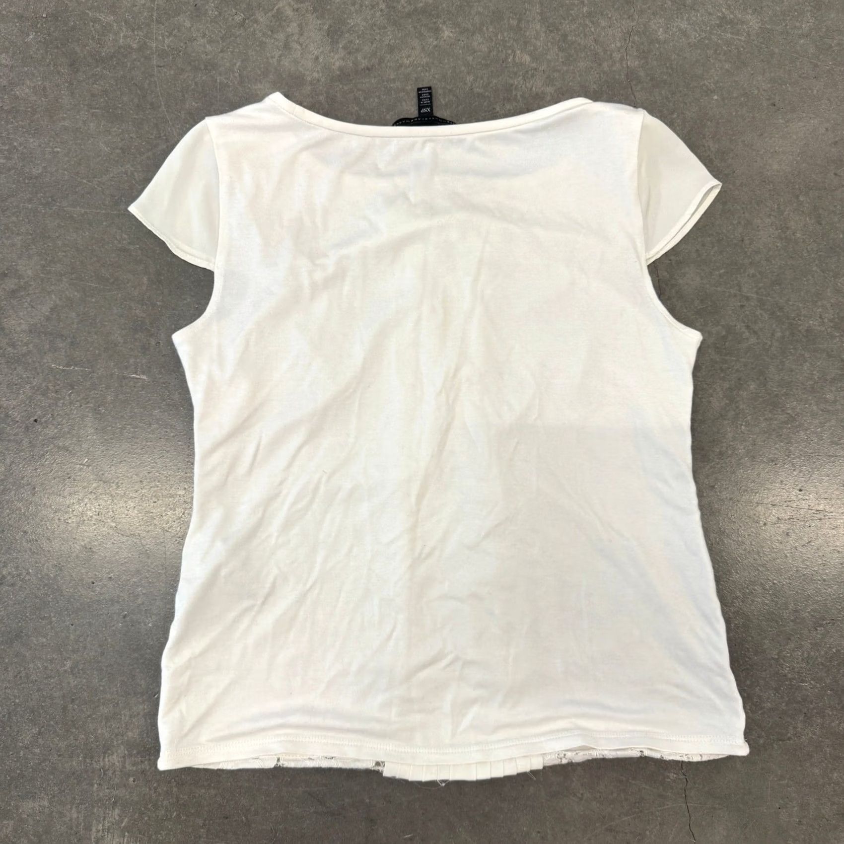 Vintage VINTAGE Y2K White House Black Market Lace Pleat White Short Sleeve Blouse XS Womens Shirt Size XS / US 0-2 / IT 36-38 - 2 Thumbnail