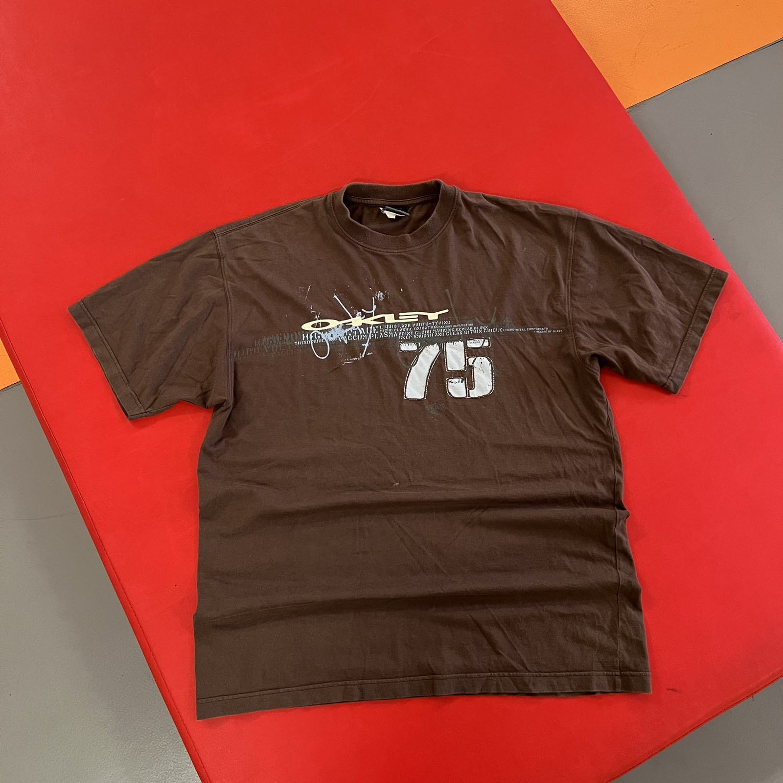 Oakley Vintage 00s Oakley Brown T-shirt Logo 75 Sz XL Size US XL / EU 56 / 4 - 1 Thumbnail