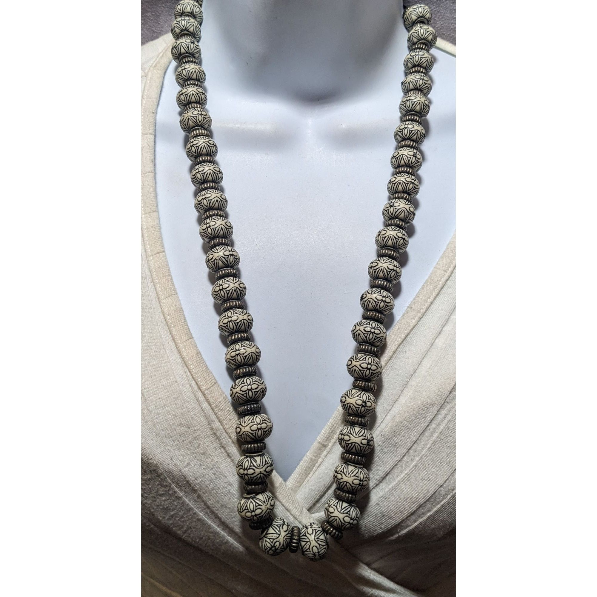 Other Rustic White And Silver Floral Beaded Necklace Size ONE SIZE - 5 Thumbnail
