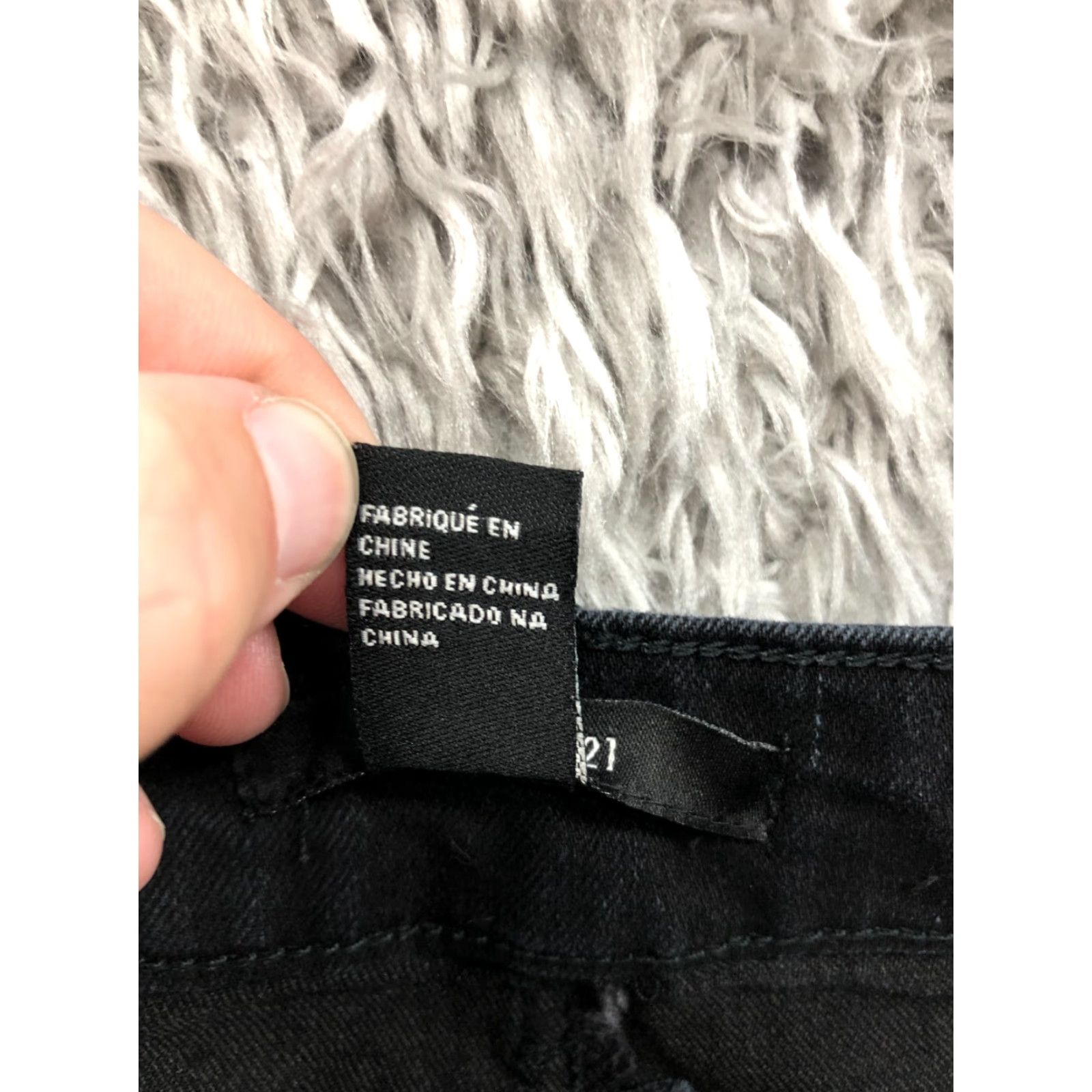 Forever 21 FOREVER 21 Boyfriend Shorts Womens Size 26 Mid Rise Dark Wash Black Denim Jean Shirt? Size 26" / US 2 / IT 38 - 8 Thumbnail
