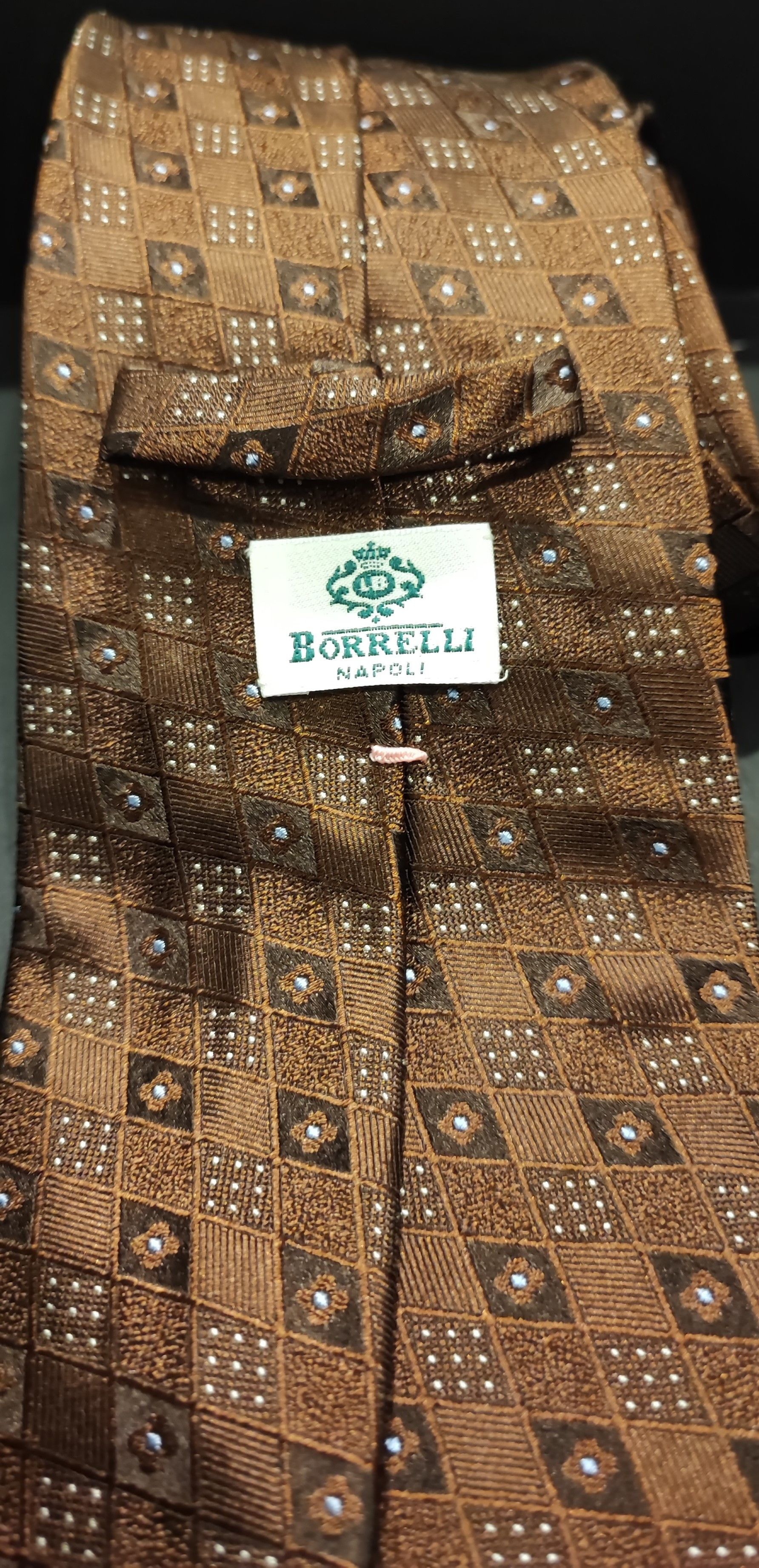 Luigi Borrelli Wide textured brown tie, perfect condition Size ONE SIZE - 4 Thumbnail