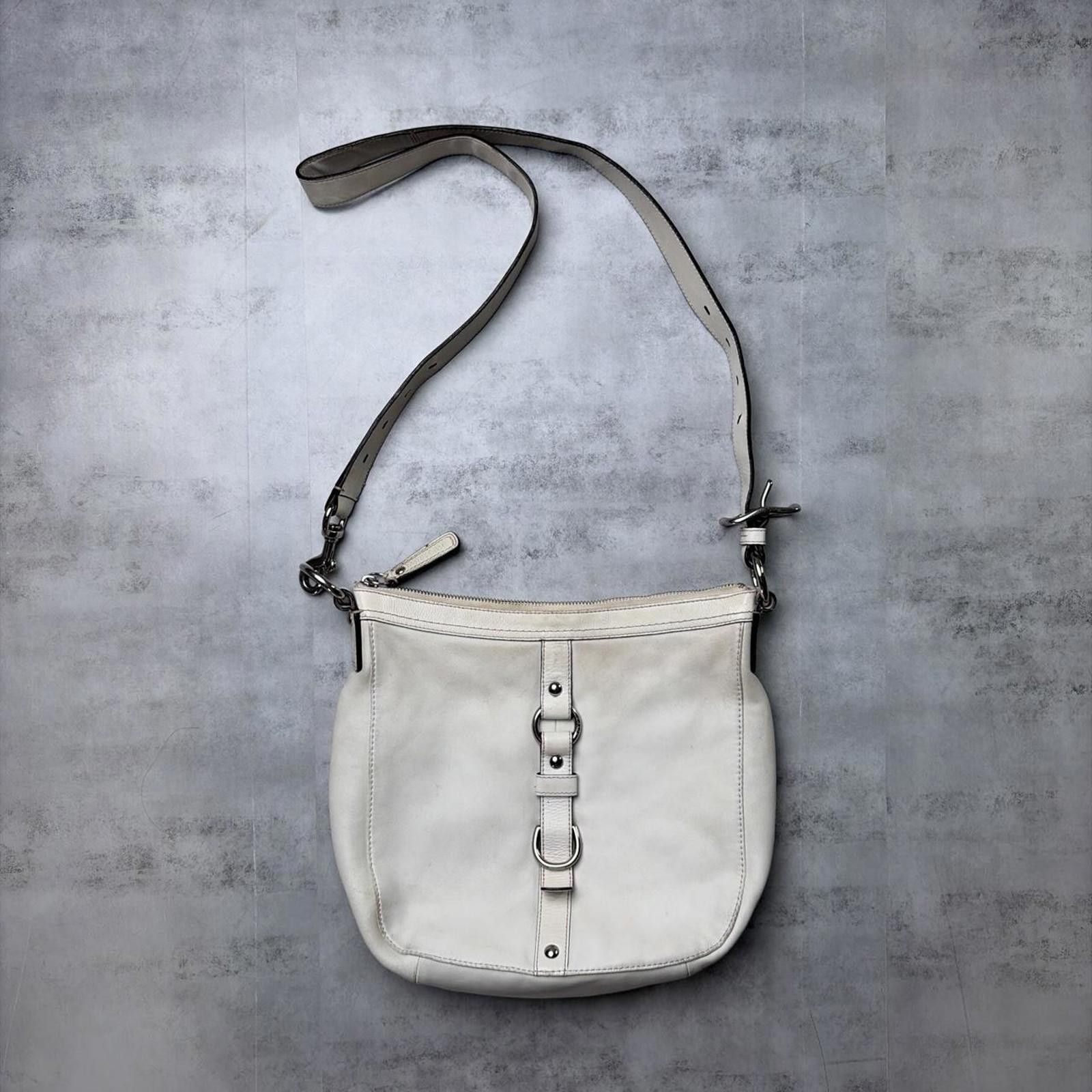 Coach Y2K White Coach Soho Leather Buckle Shoulder Bag Size ONE SIZE - 1 Thumbnail