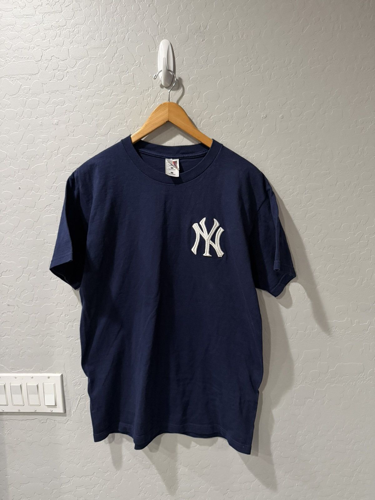 Fruit Of The Loom Vintage New York Yankees Embroidered Logo Shirt Large Bin 2 Size US L / EU 52-54 / 3 - 1 Thumbnail