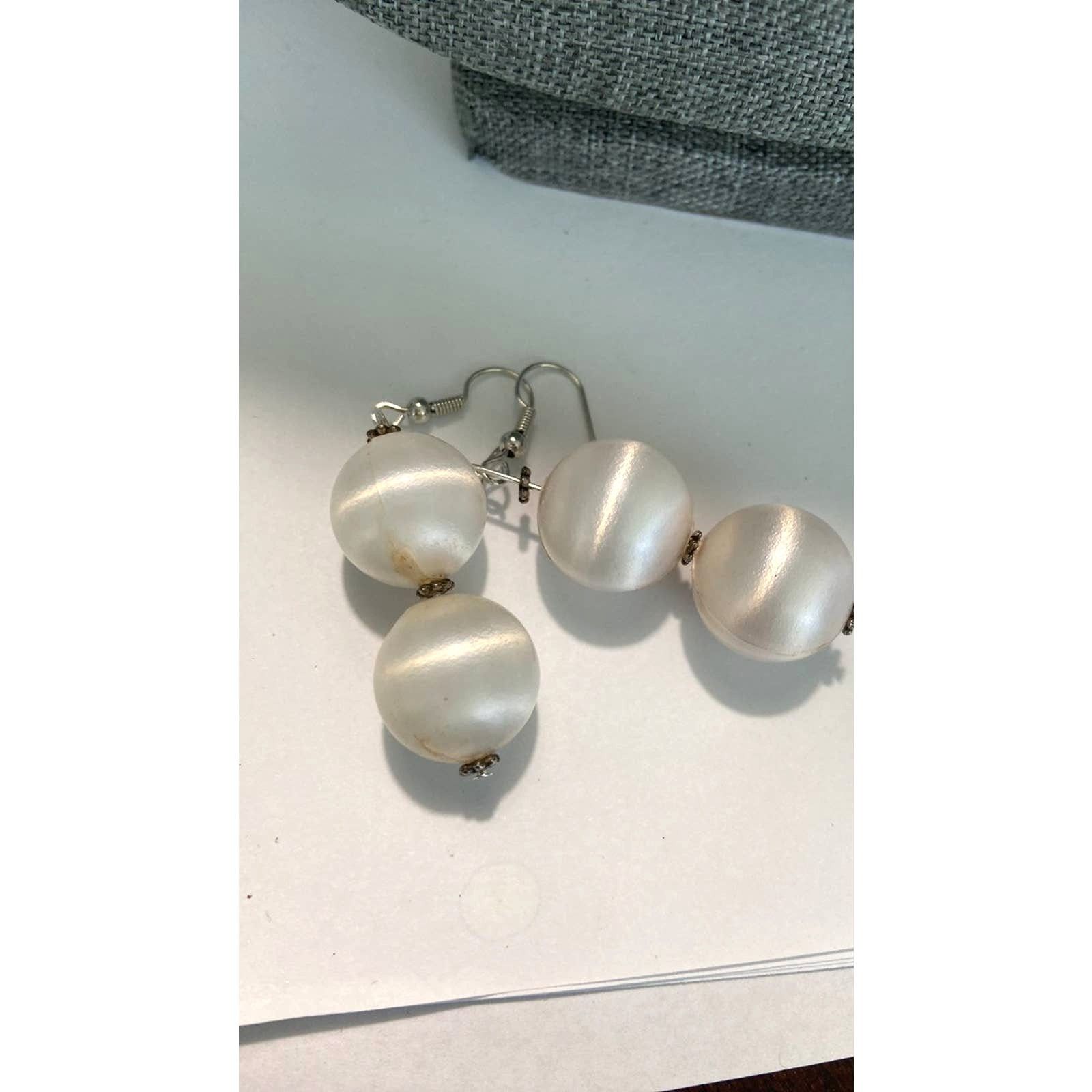 Handmade upcycled vintage big white bead earrings Size ONE SIZE - 3 Thumbnail