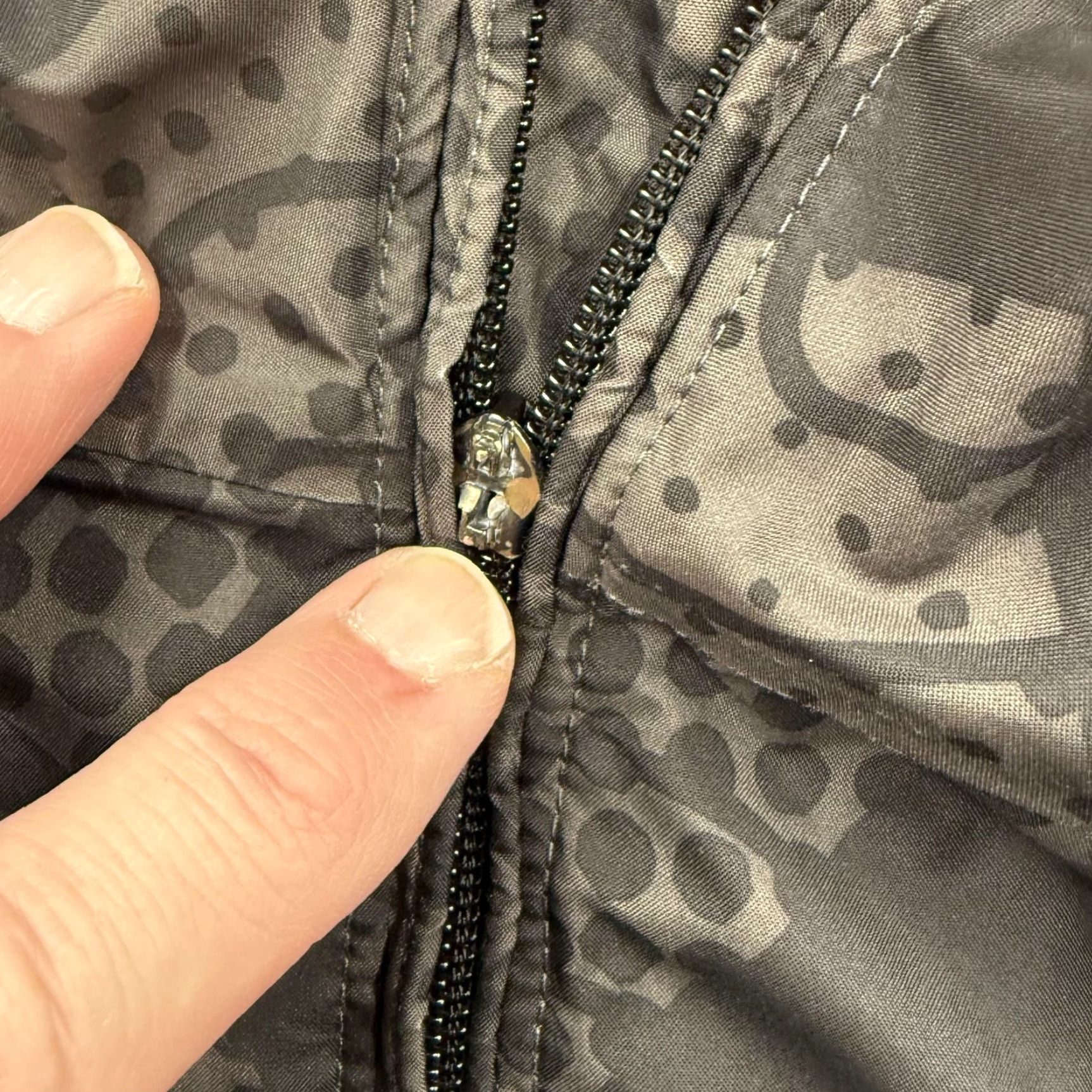 The North Face The North Face Jacket Mens Medium Gray Hooded Full Zip Lined Geometric Pattern Size US M / EU 48-50 / 2 - 3 Thumbnail