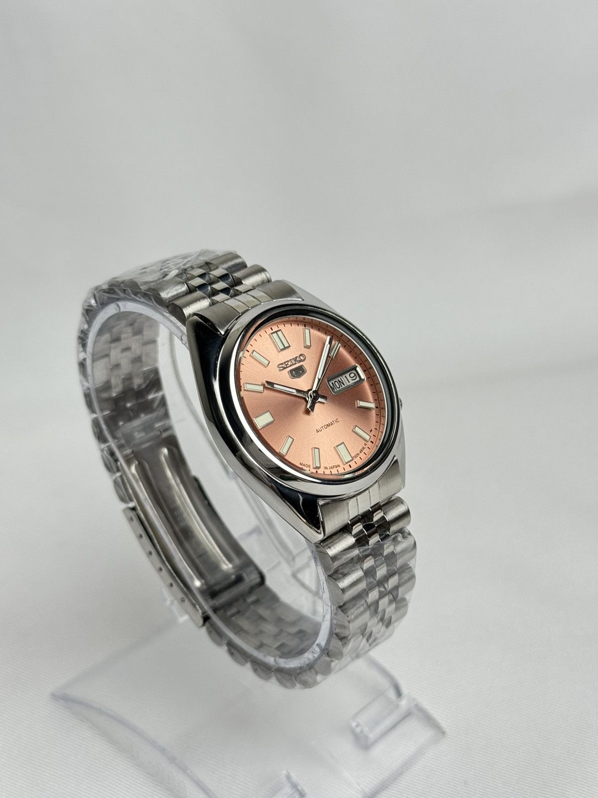 Seiko Seiko 5 7009-Japan Auto |salmon Dial | Day & Date Size 36 - 8 Thumbnail