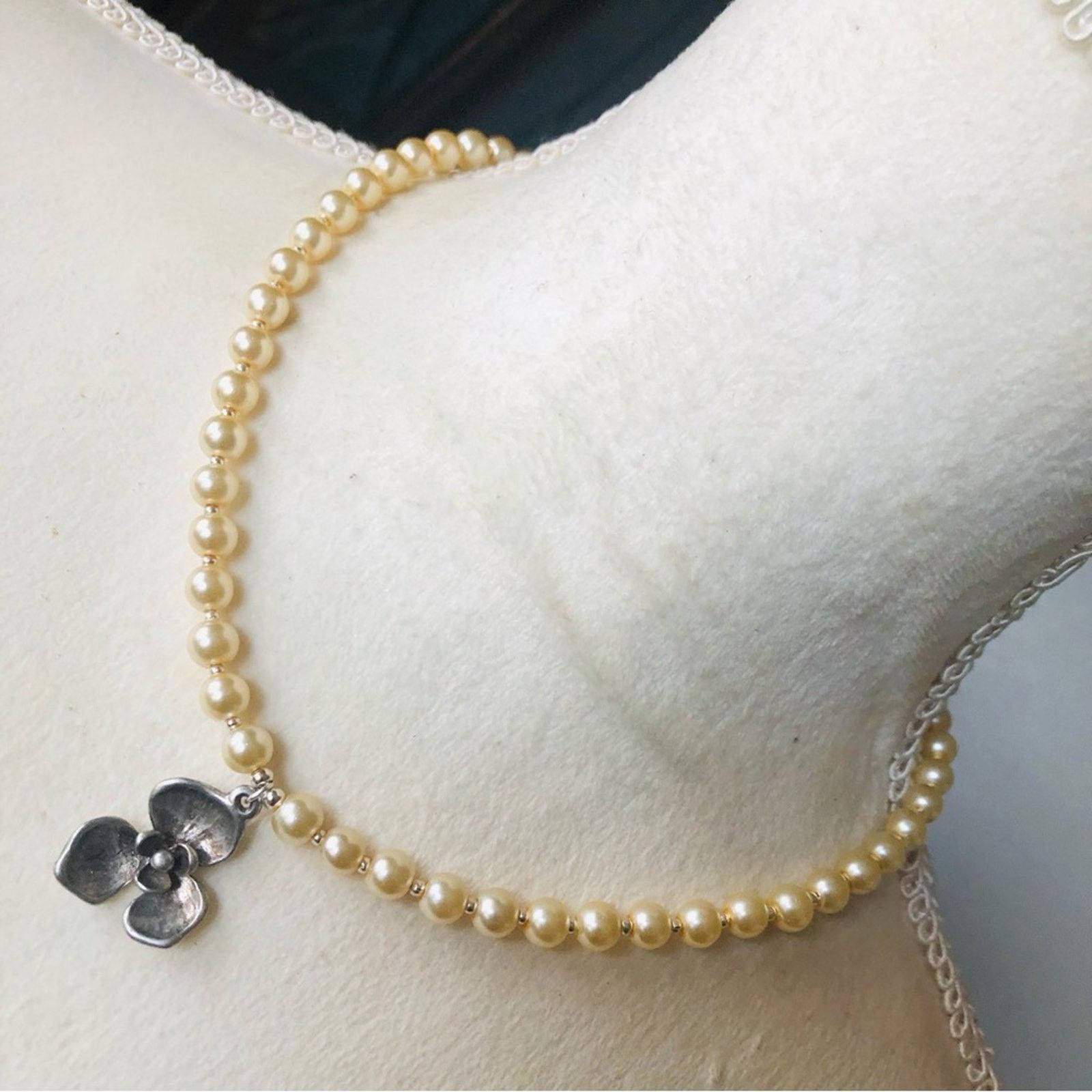 Handmade Handcrafted repurpose silver floral Pearl necklace Size ONE SIZE - 1 Thumbnail