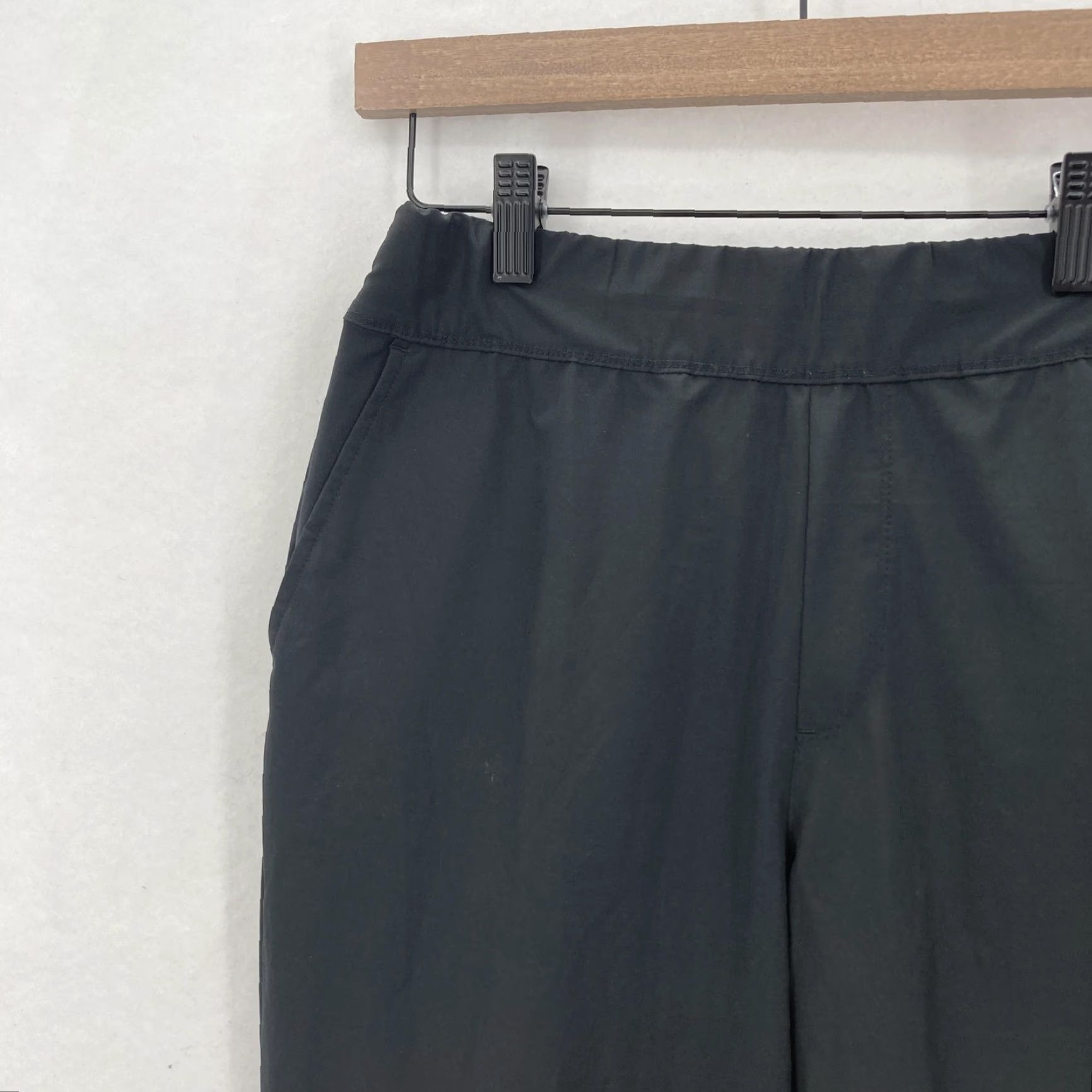 Tommy Bahama Tommy Bahama Golf Pants Womens Medium Black Performance Stretch Tapered Ankle Size 32" / US 10 / IT 46 - 3 Thumbnail