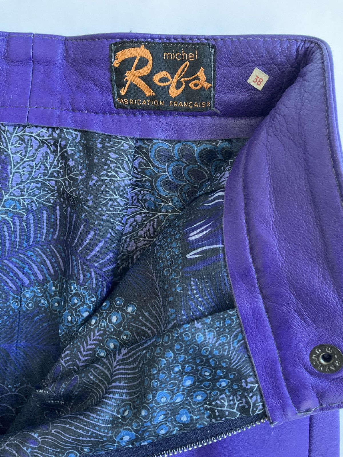 Vintage Vintage 90’s purple leather midi skirt Size 27" / US 4 / IT 40 - 3 Thumbnail