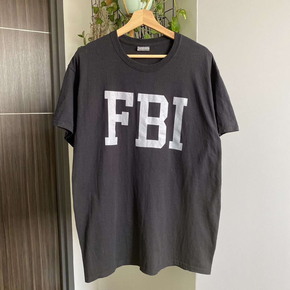 Vintage Vintage Y2K FBI ERD GRUNGE GRAIL OG TSHIRT Size US L / EU 52-54 / 3 - 1 Thumbnail