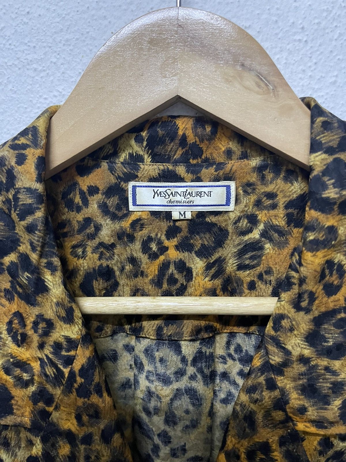 Yves Saint Laurent 1990s YVES SAINT LAURENT LEOPARD OPEN COLLAR FEMININE BLOUSE Size M / US 6-8 / IT 42-44 - 8 Thumbnail