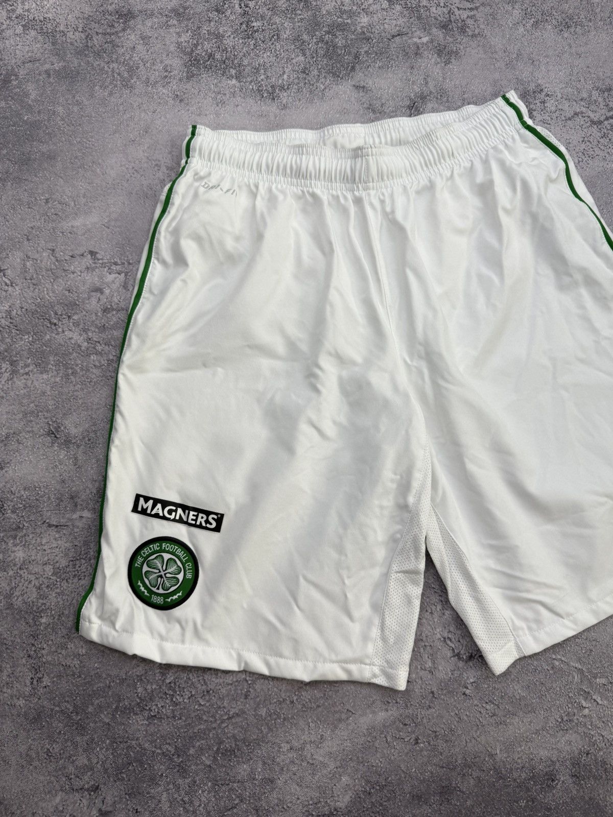 Nike Vintage Y2K Nike Celtic White Soccer Shorts Size US 32 / EU 48 - 5 Thumbnail