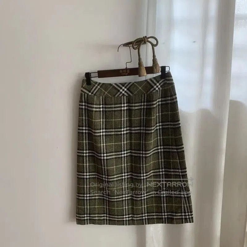 Burberry Burberry Green Plaid Women's Skirt. Size 30" / US 8 / IT 44 - 6 Thumbnail