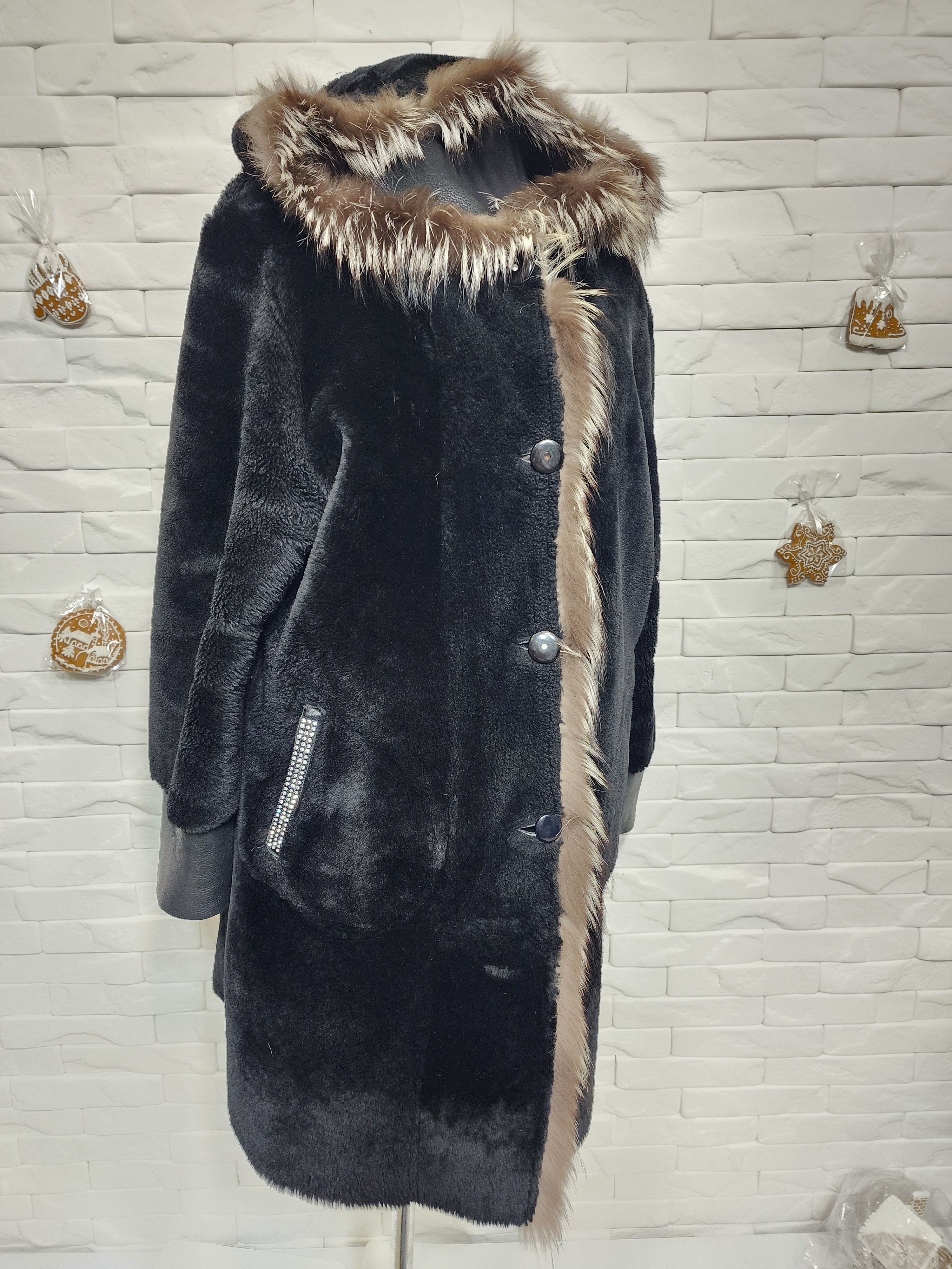 Uniqlo Reversible Black Sheepskin Coat: Fur Hood, Button Closure Size XXL / US 16-18 / IT 52-54 - 7 Thumbnail