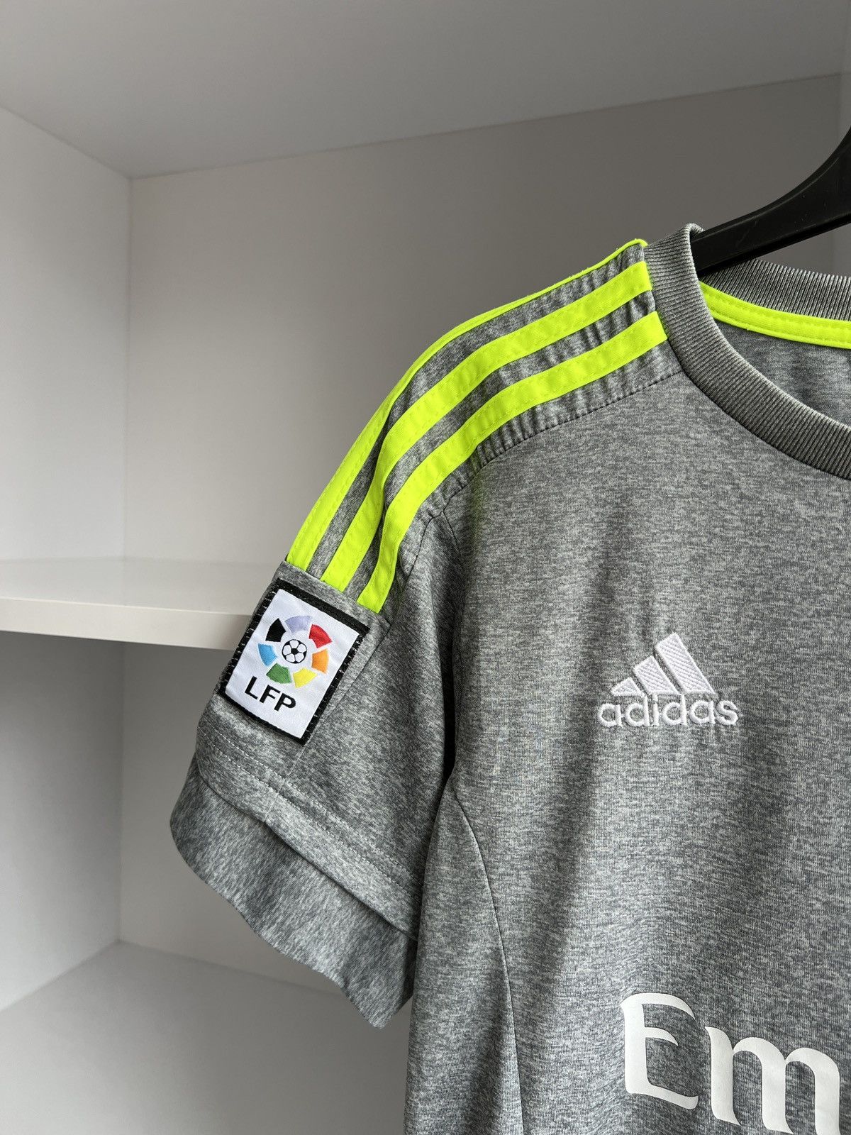 Vintage Cristiano Ronaldo Jersey 2015 Gray Real Madrid Size US S / EU 44-46 / 1 - 9 Thumbnail